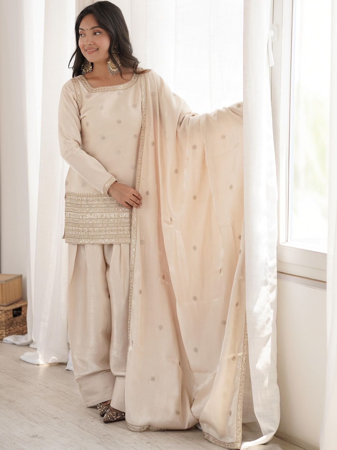 LEGEND WEAR Women Ethnic Motifs Embroidered Regular Thread Work Kurta with Patiala & With Dupatta
