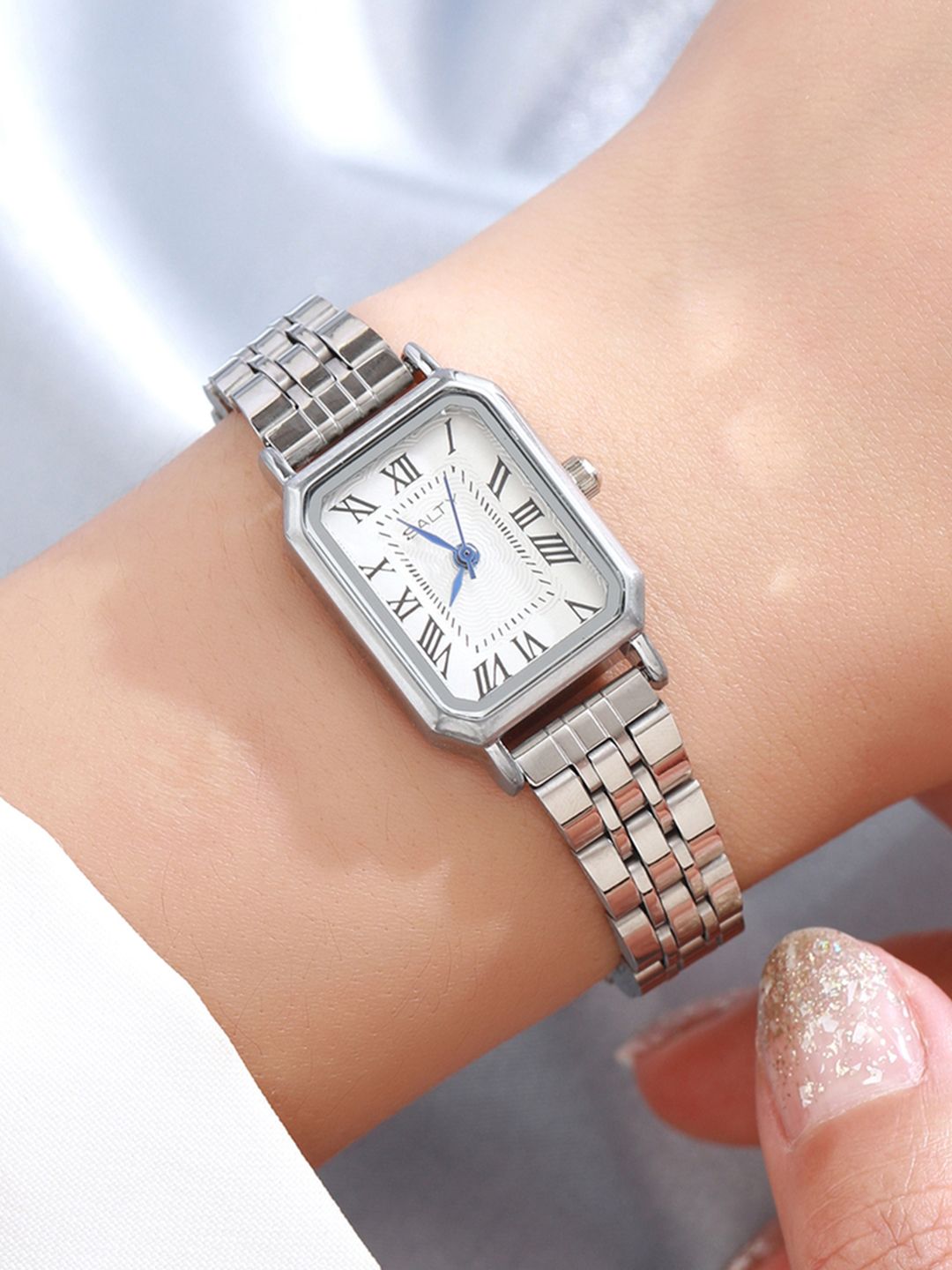 Salty Women White Dial Classic Bracelet Style Straps Analogue Watch WT-S-0001-S-WH