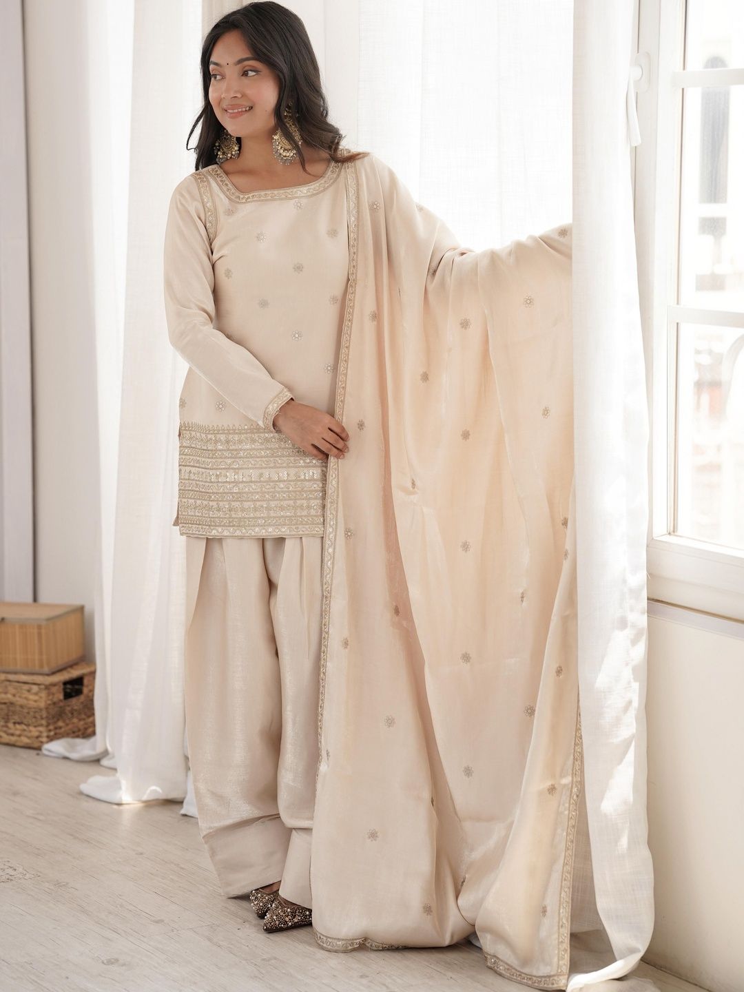 SAJAVAT ETHENIC WEAR Women Ethnic Motifs Embroidered Regular Kurta with Patiala & With Dupatta