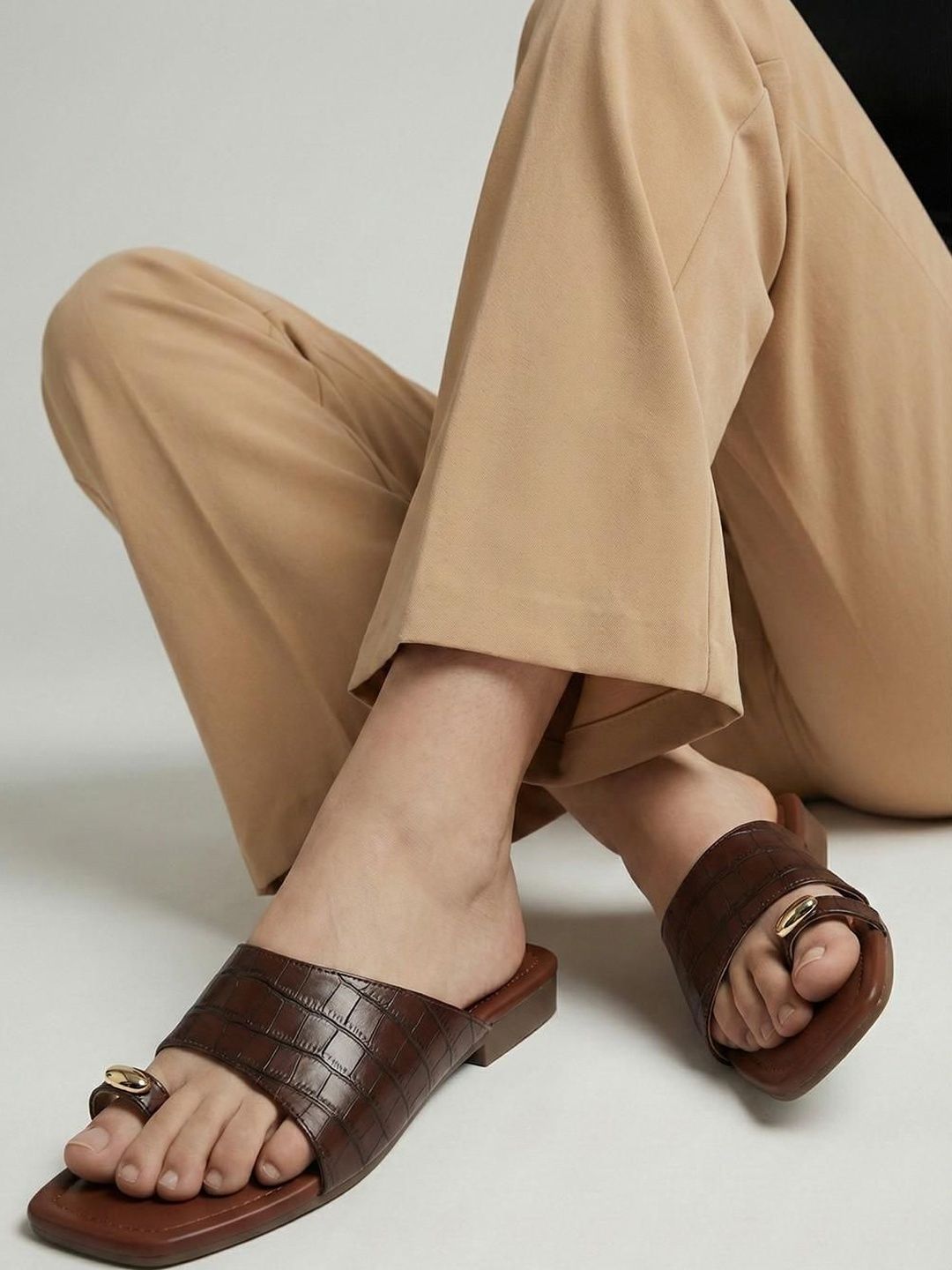 Lavie Women Textured One Toe Flats with Buckles-image-10