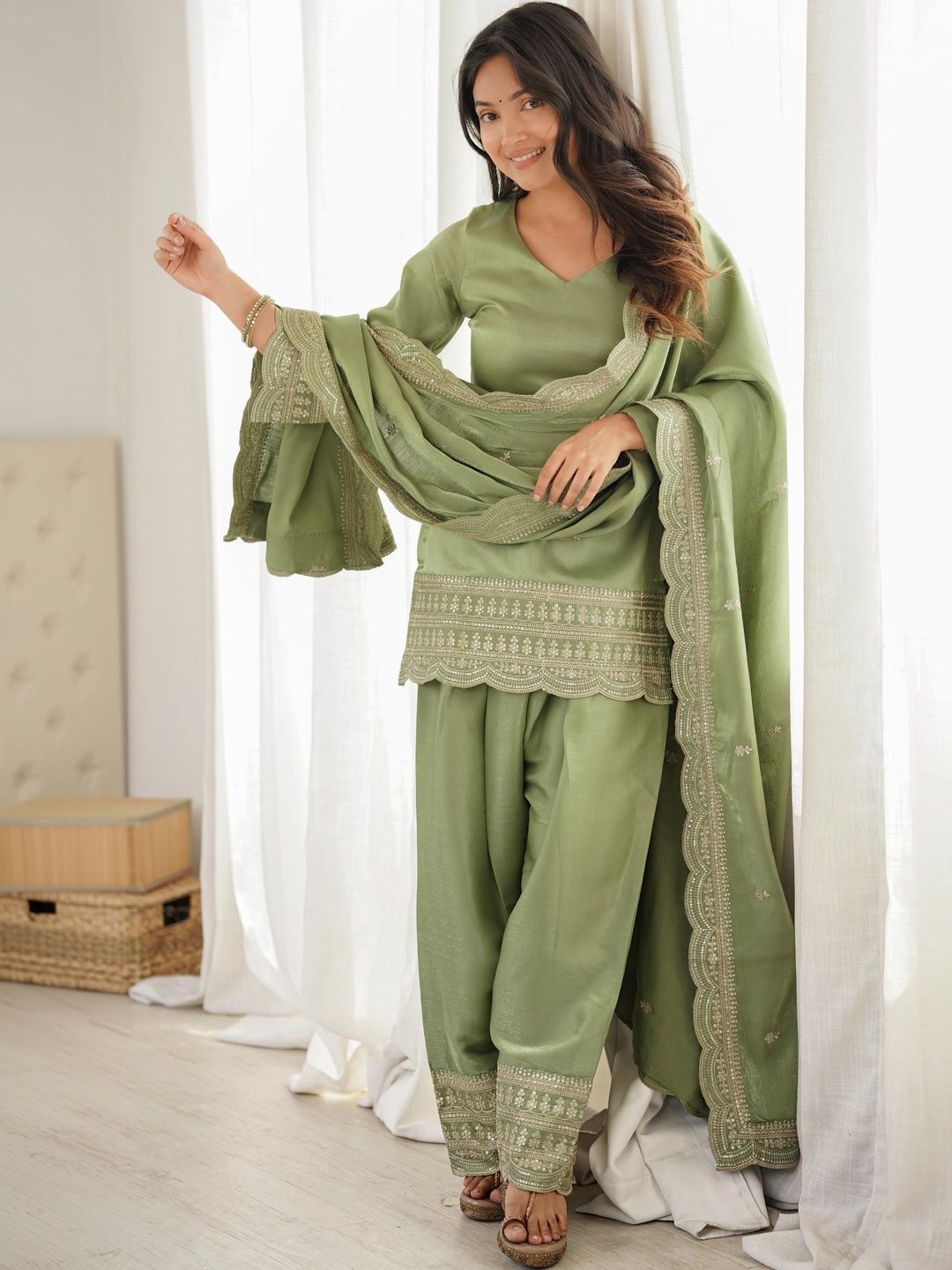 LEGEND WEAR Women Ethnic Motifs Embroidered Regular Kurta with Patiala & With Dupatta