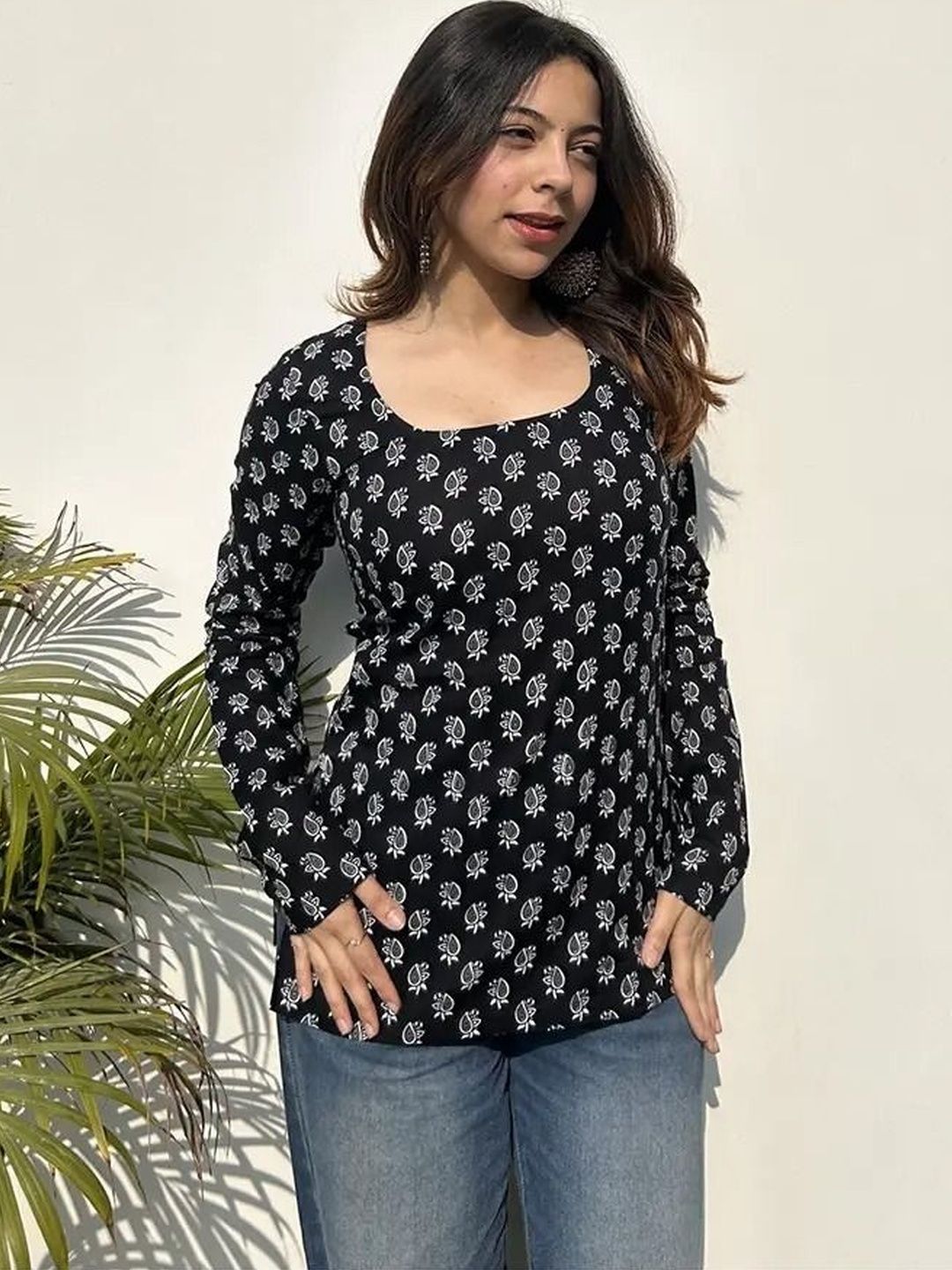 Light Daisy Print Ethnic Cotton Top-picture-46