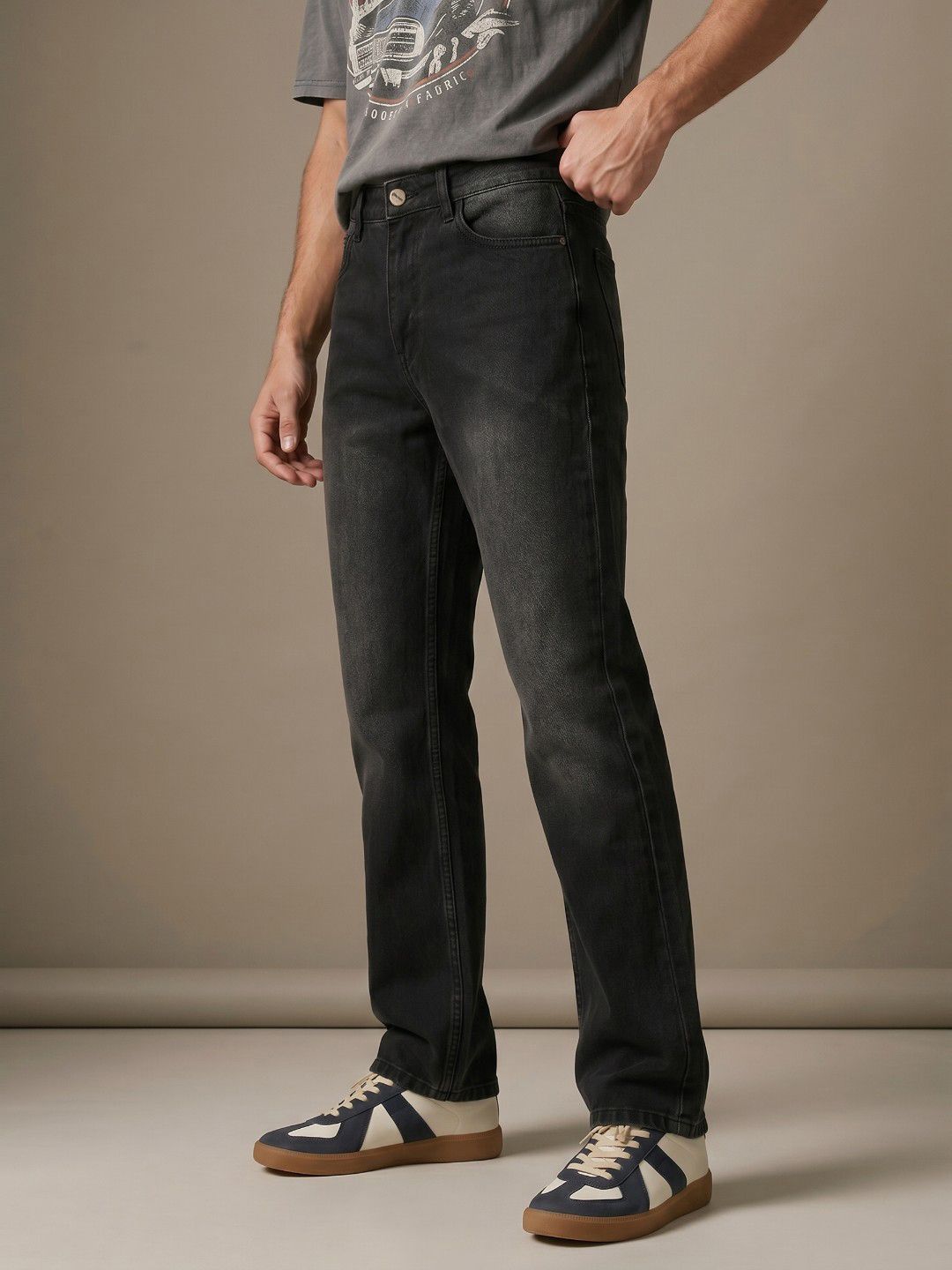 glitchez Men Regular Fit Mid-Rise Light Fade Jeans-picture-26