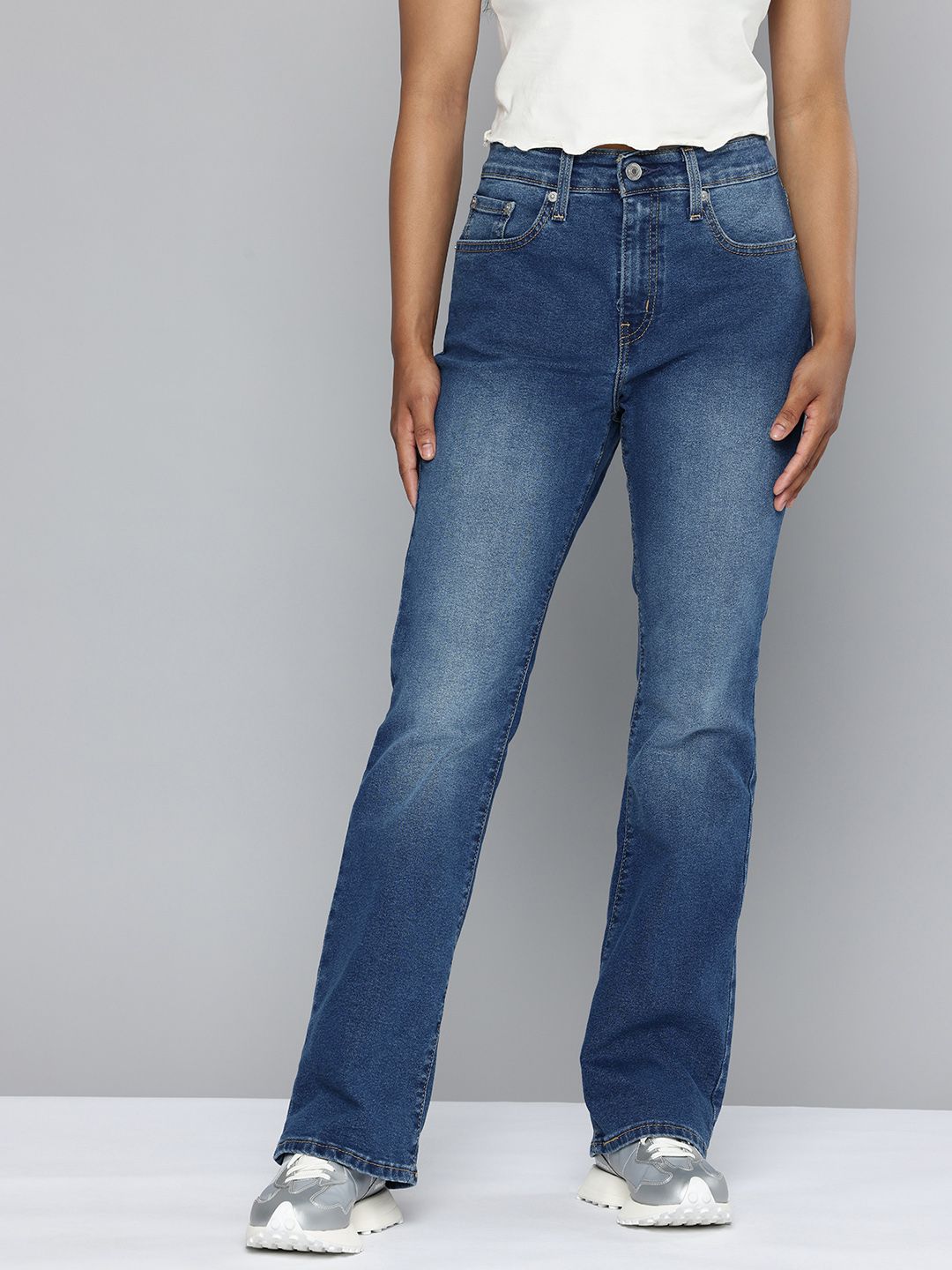 Levis Women 725 Bootcut High-Rise Light Fade Stretchable Jeans-image-36