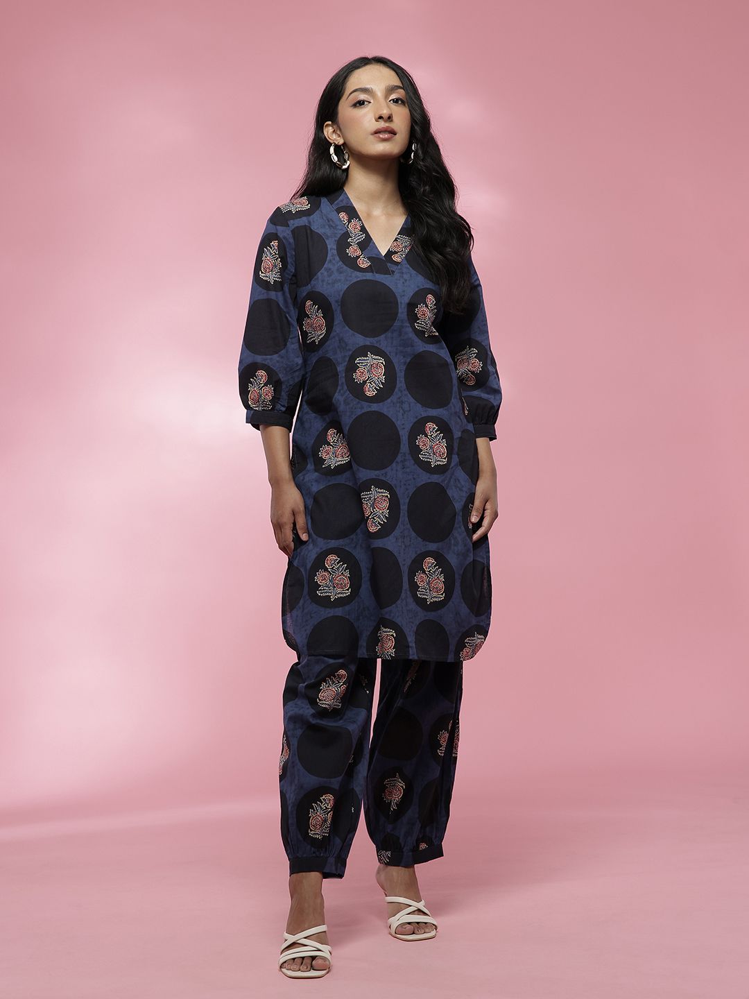 Anouk Floral Printed V-Neck Kurta with Patiala-picture-36