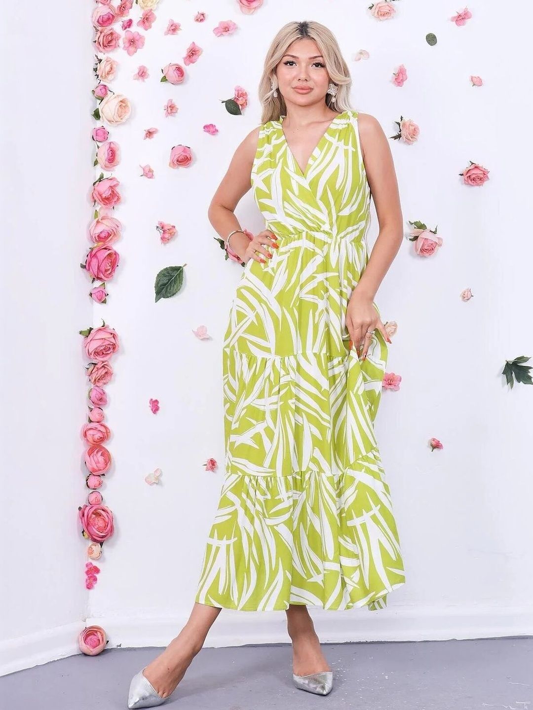 PIMU Graphic Printed V-neck Midi Dress