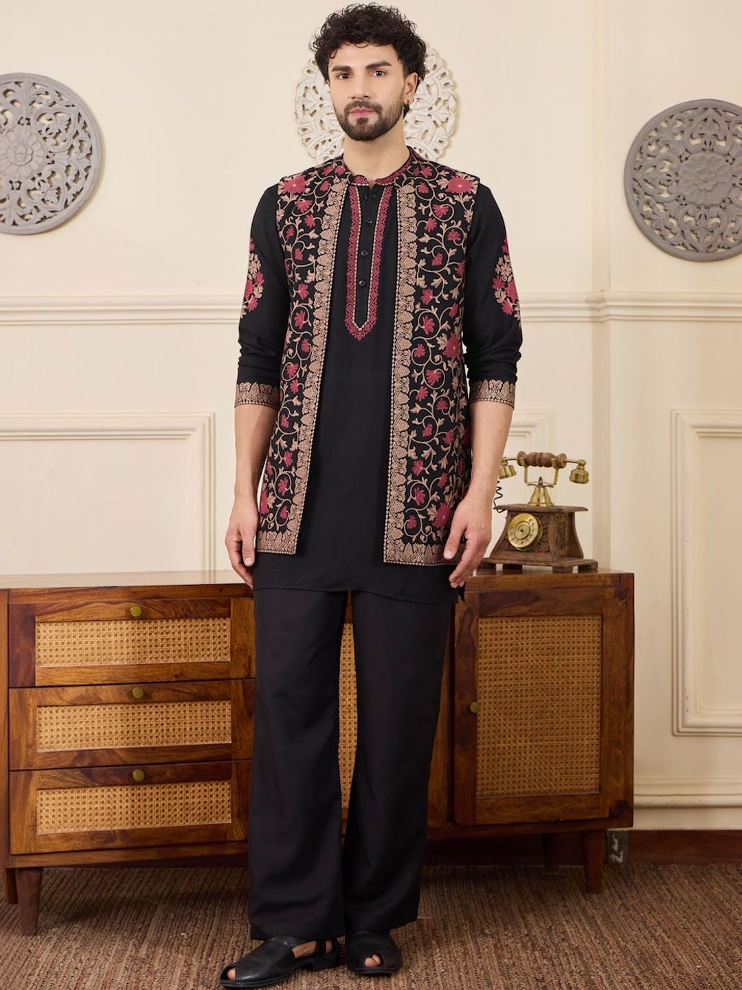 House of Pataudi Woven Design Mandarin Collar Kurta & Trousers-image-38