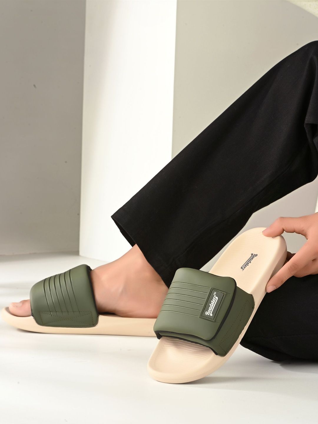 The Roadster Lifestyle Co Men Sliders Flip Flops-image-49