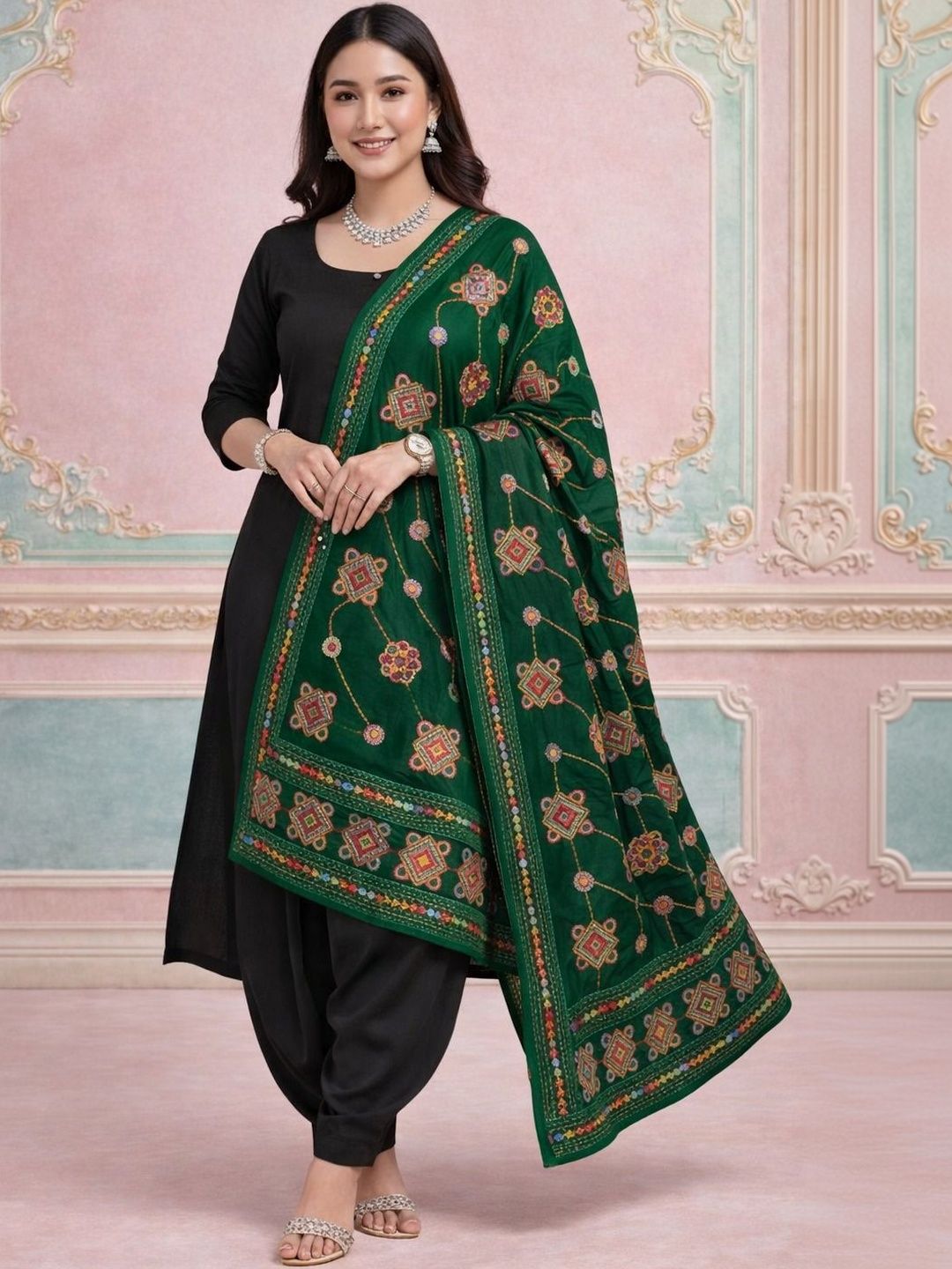 YUGAVEERAA Embroidered Dupatta with Mirror Work-picture-9