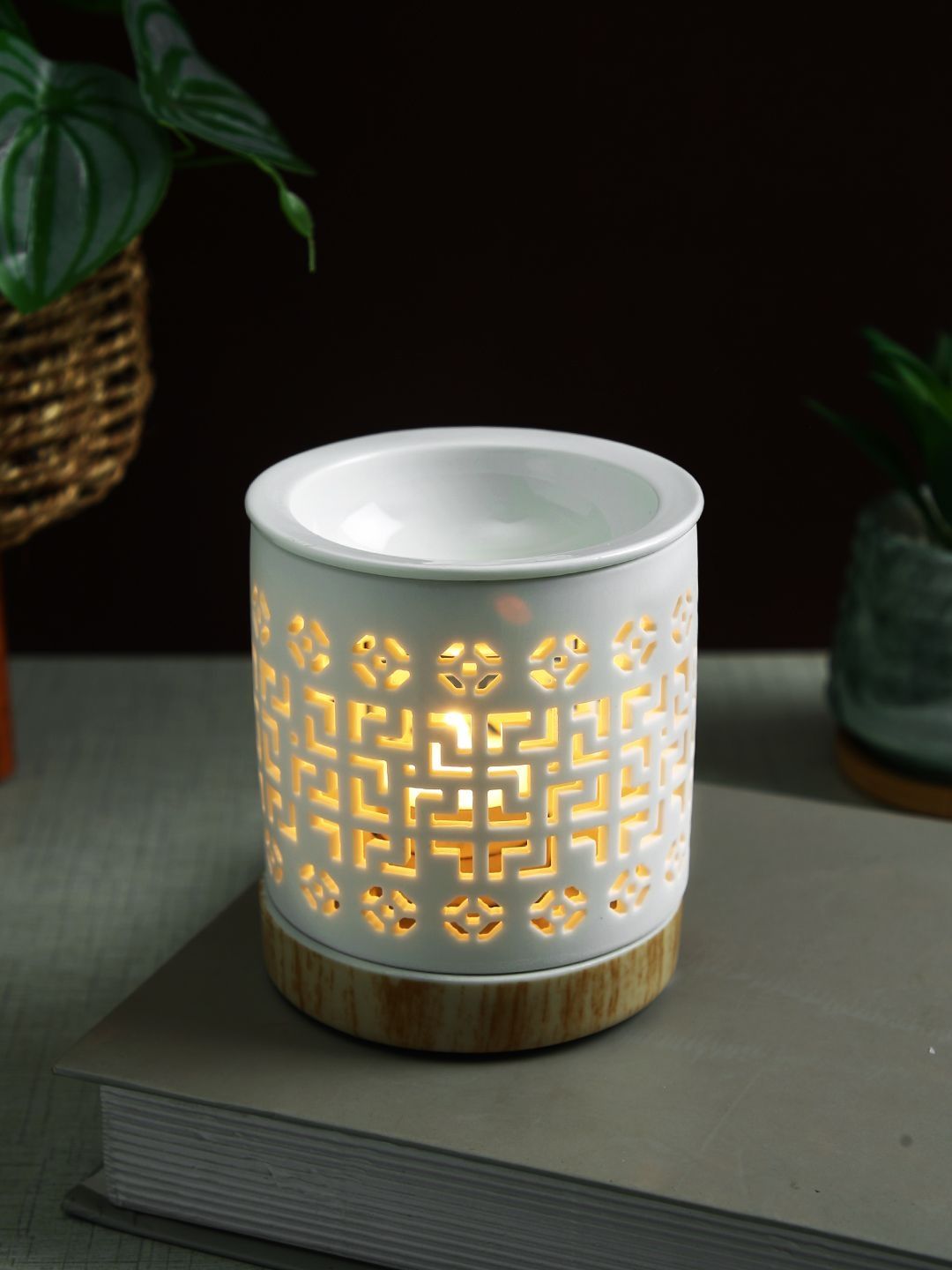 Aapno Rajasthan White Ceramic Aroma Oil Diffuser-image-16