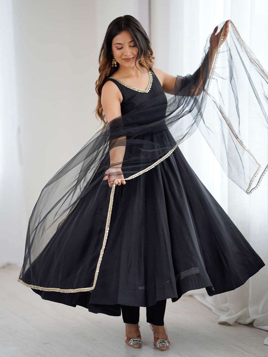 LEGEND WEAR Women Panelled Gotta Patti Chanderi Silk Kurta with Trousers & With Dupatta