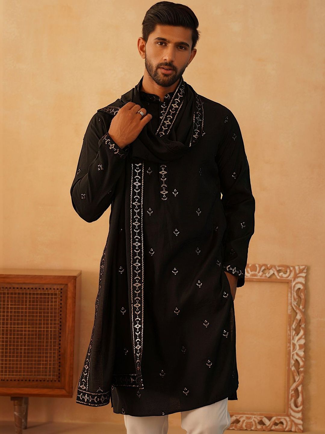 Jompers Men Floral Embroidered Sequinned Kurta-picture-32
