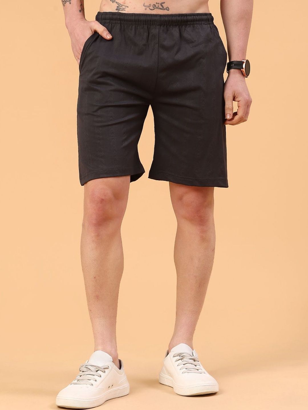 LIMEROAD Men Solid Cotton Knitted Shorts-picture-18