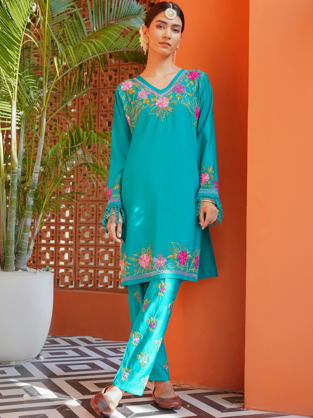 HOUSE OF KARI Women Floral Embroidered Regular Aari Work Pure Cotton Kurta with Trousers-picture-13