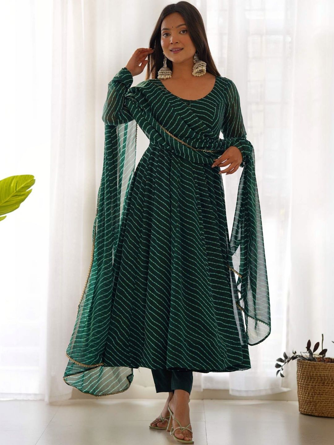 SAJAVAT ETHENIC WEAR Women Leheriya Printed Empire Kurta with Trousers & With Dupatta