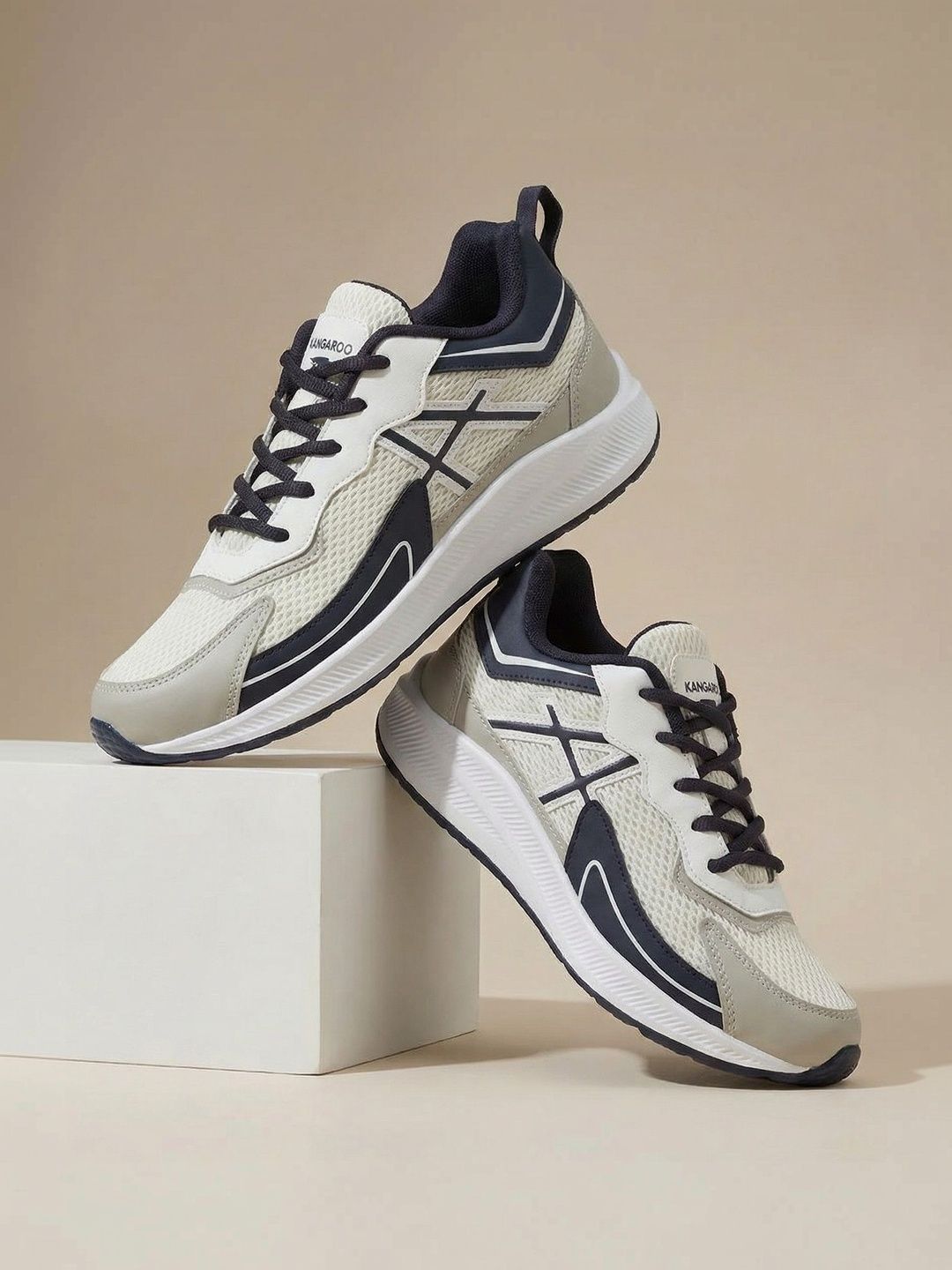 KANGAROOZ Men Colourblocked Sneakers