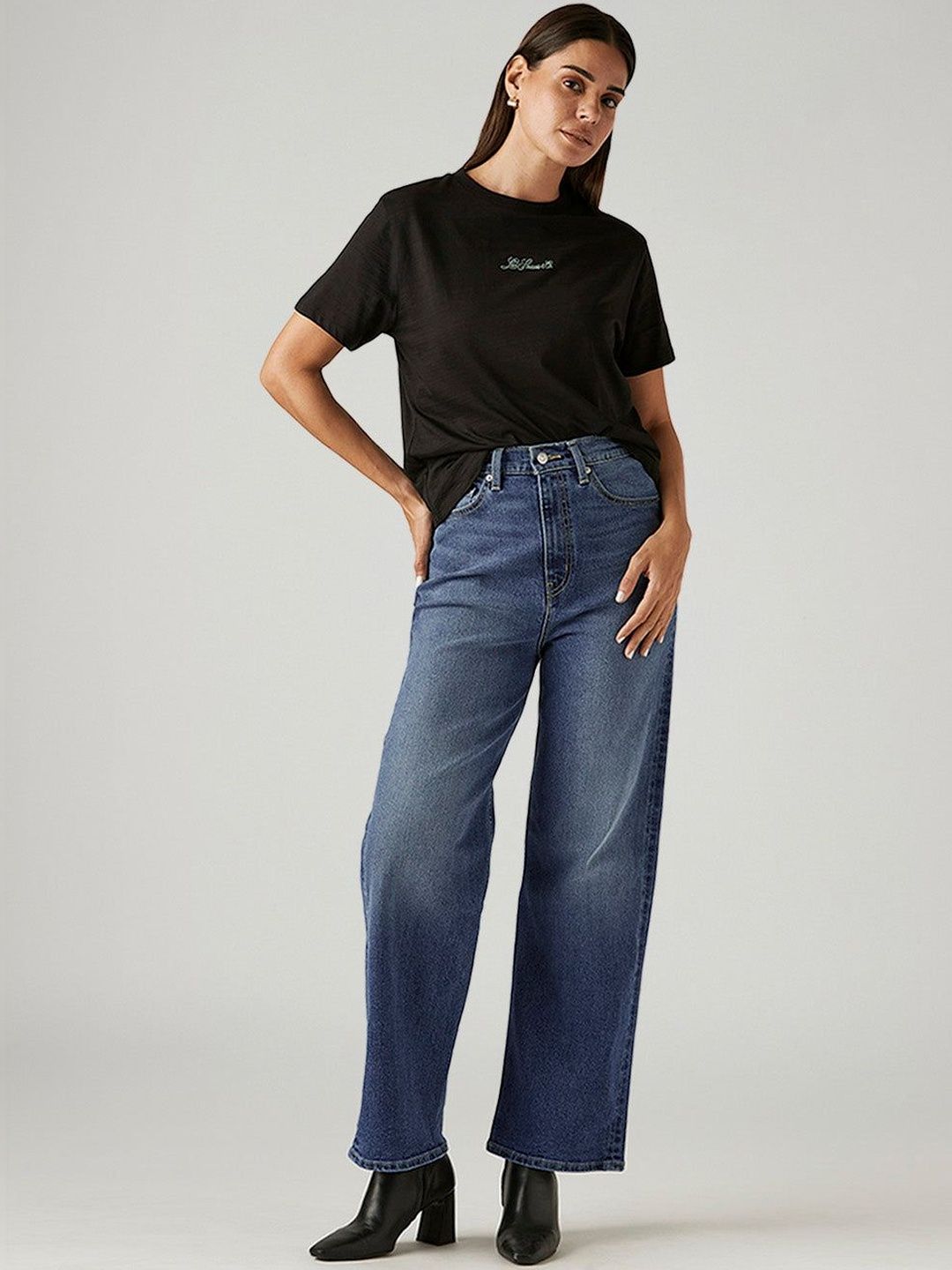 Levis Women Classic Relaxed Fit High-Rise Light Fade Stretchable Jeans-image-48