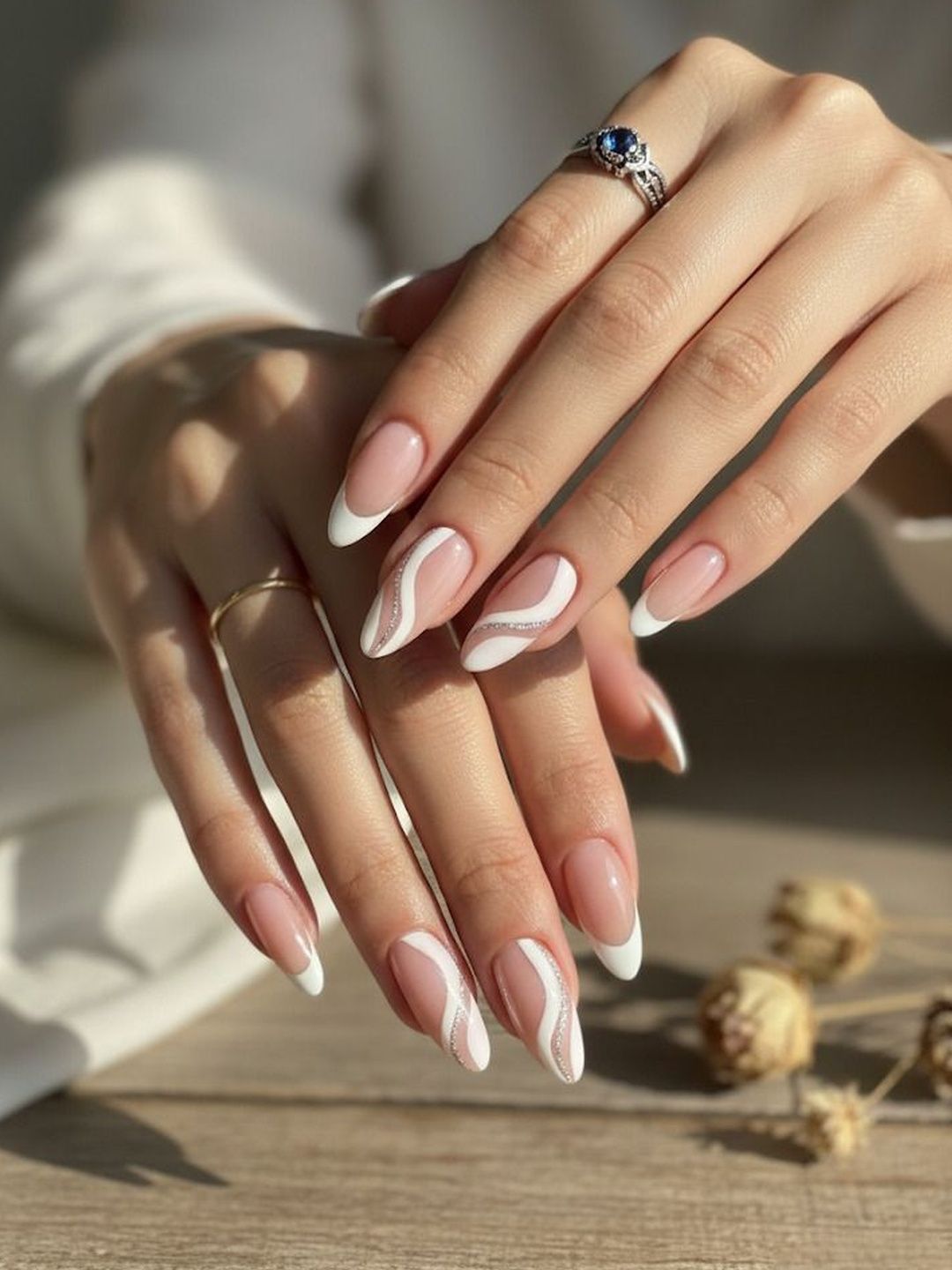 Vembley Set Of 24 Artificial Reusable Press On Nails - White & Silver Stillet-image-15