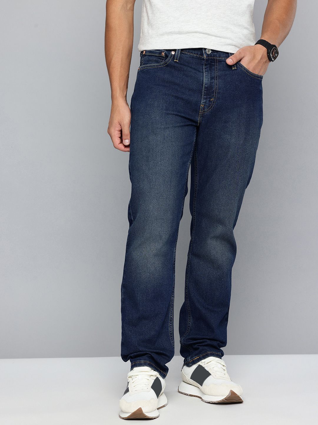 Levis Men 541 Tapered Fit Mid-Rise Light Fade Stretchable Jeans