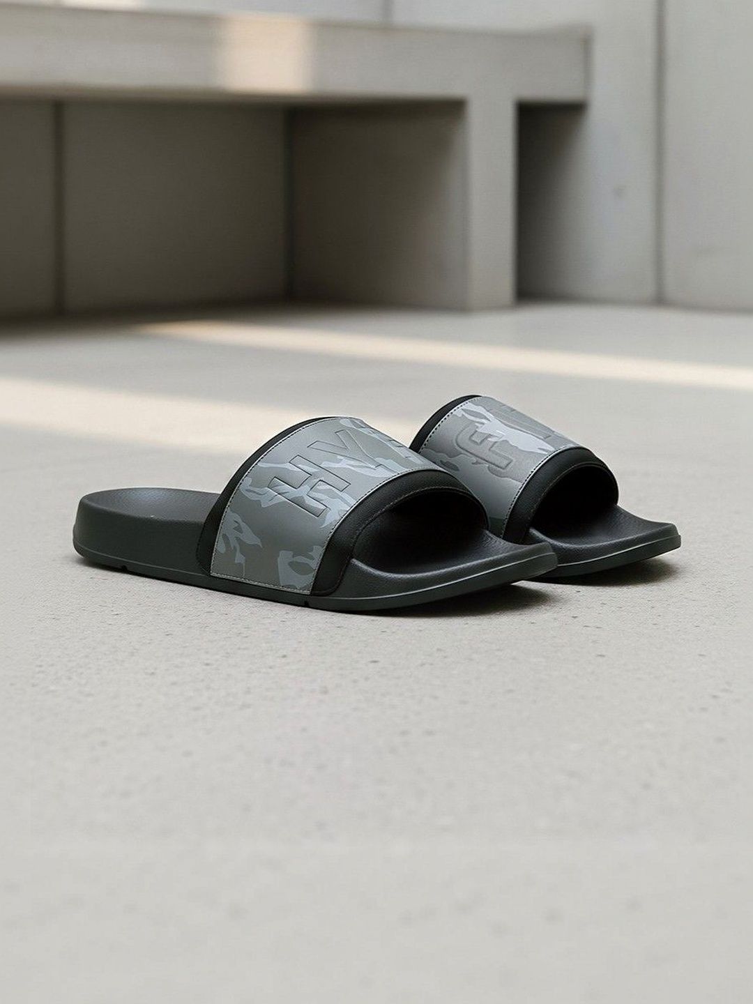 HYPR FIT Men Sliders-picture-39