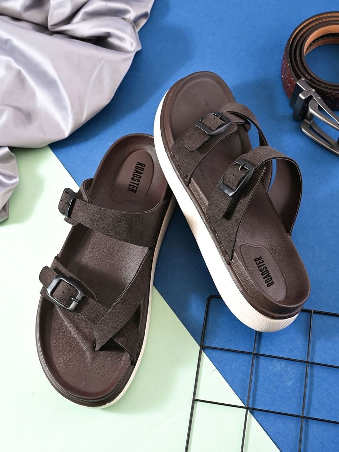 The Roadster Lifestyle Co Men Toe Loop Casual Sandals With Buckle Straps-image-11