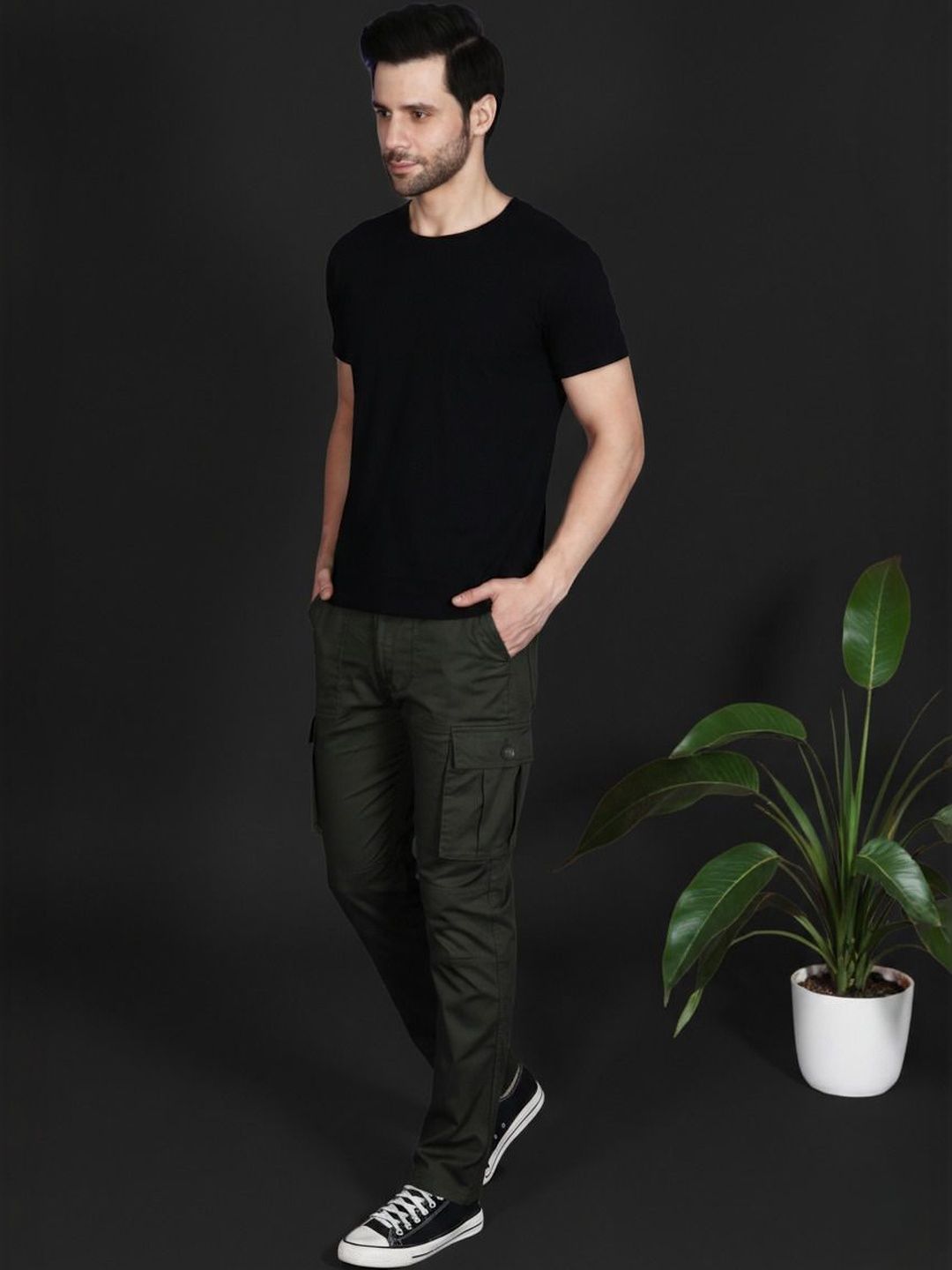 Roadster Men Relaxed Regular Fit Mid-rise Cotton Cargos Trousers-picture-23