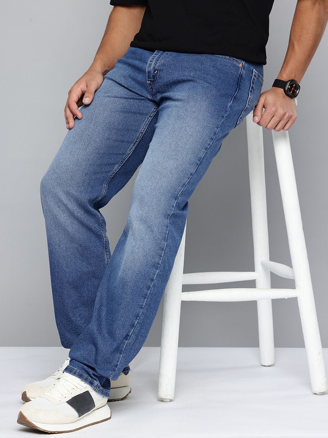 Levis Men 5545 Relaxed Fit Mid-Rise Light Fade Stretchable Jeans-picture-58