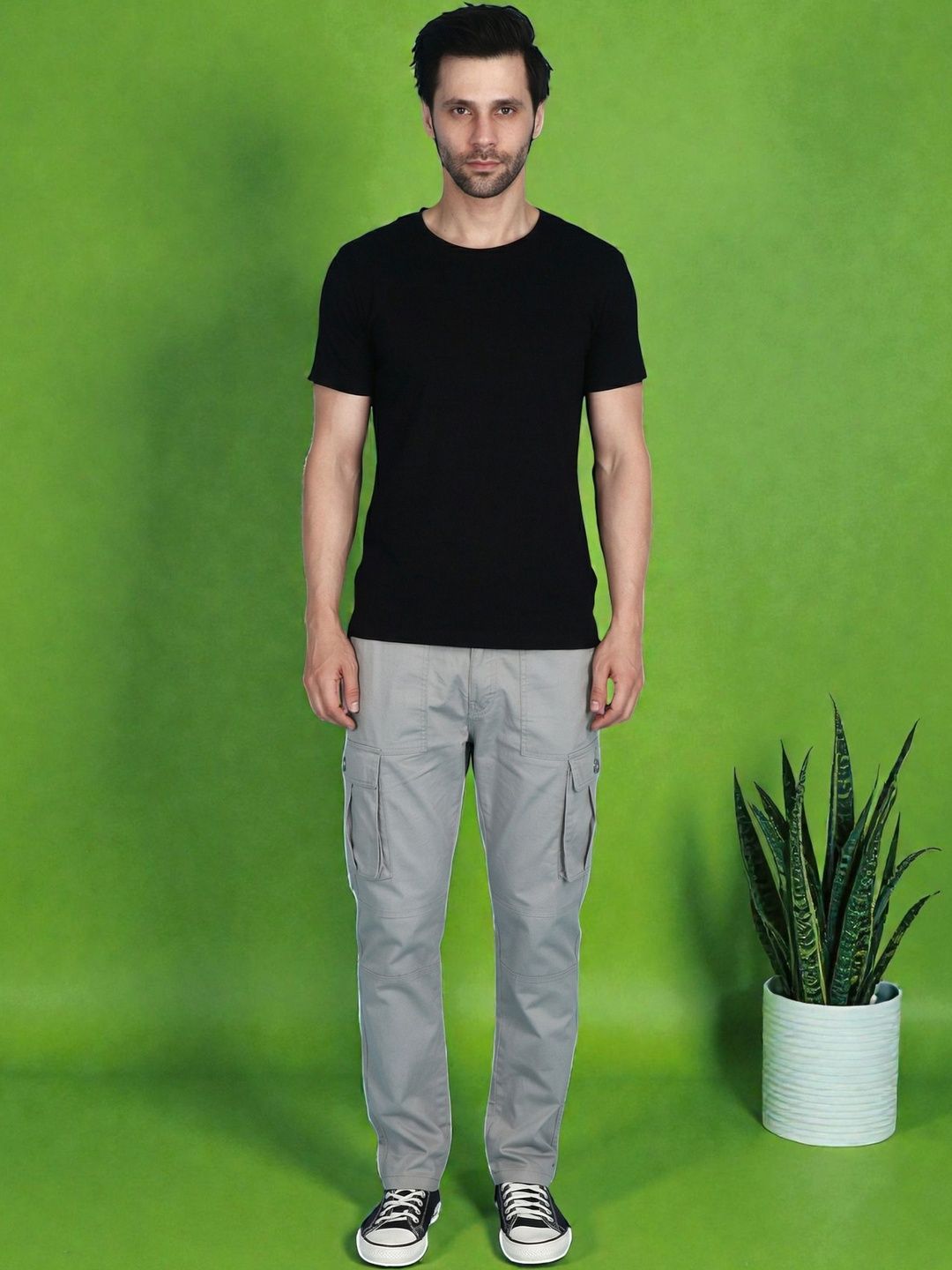 Roadster Men Relaxed Regular Fit Mid-rise Cotton Cargos Trousers-picture-21