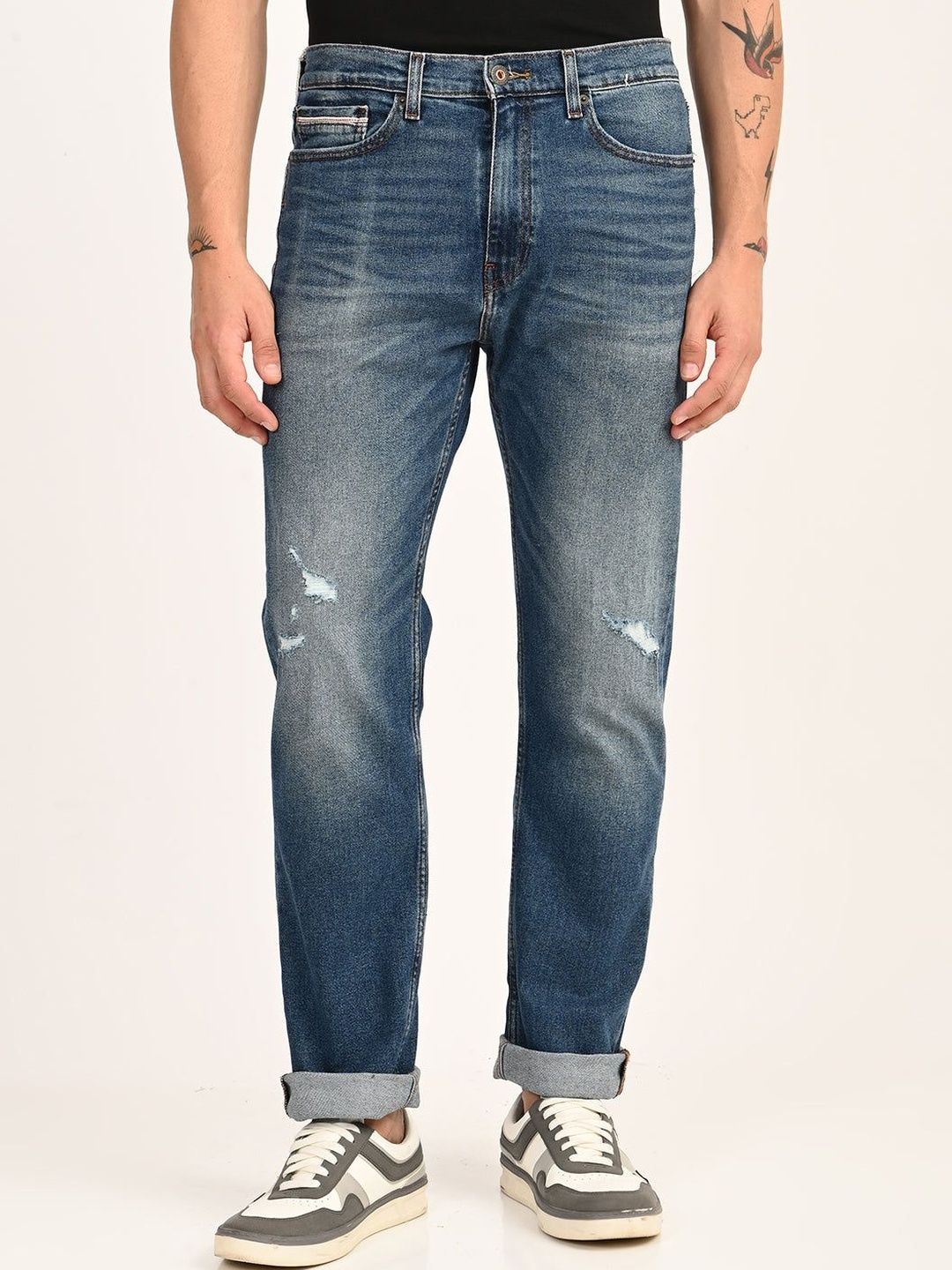 Levis Men Classic Straight Fit Mid-Rise Low Distress Light Fade Stretchable Jeans-picture-16
