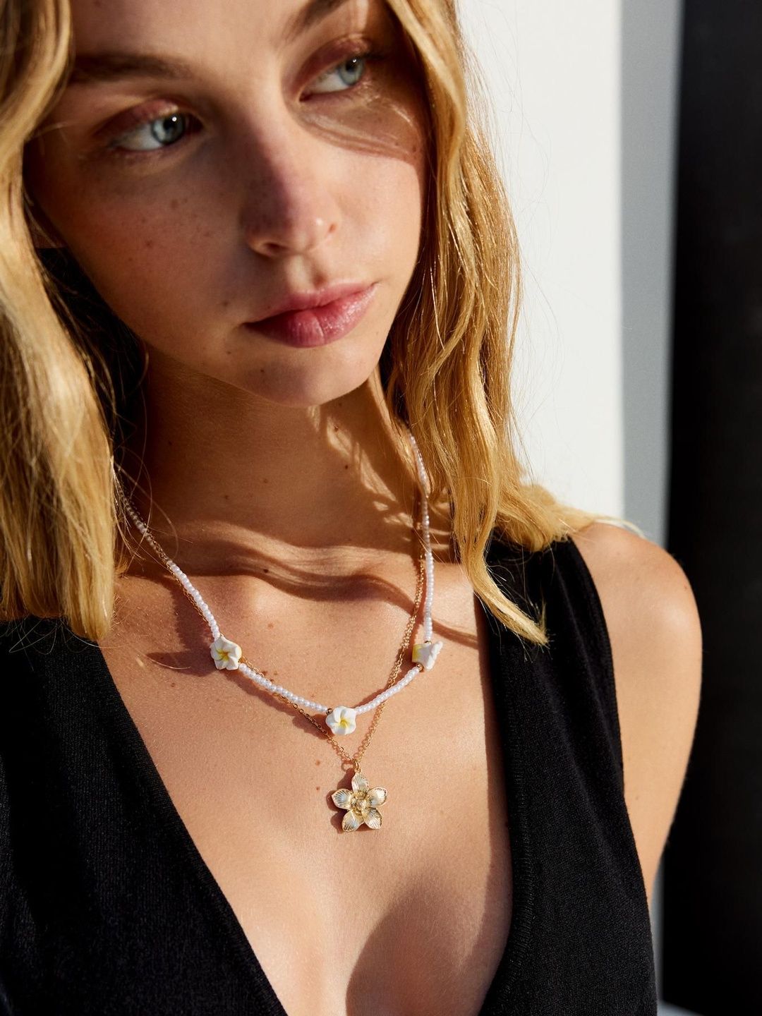 Bershka Pack Of Flower Necklaces-picture-21