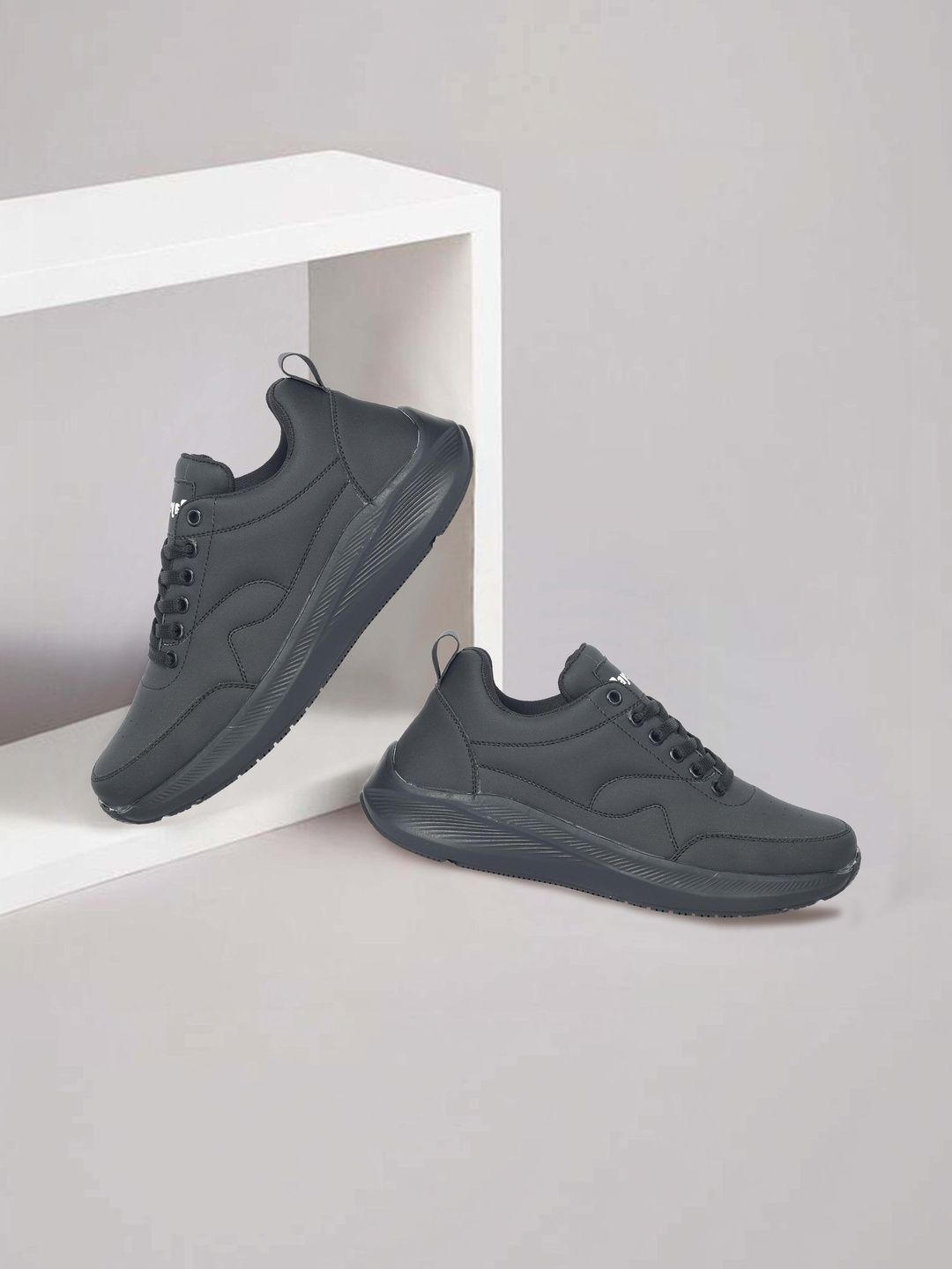 glitchez Men Colourblocked Sneakers-picture-40