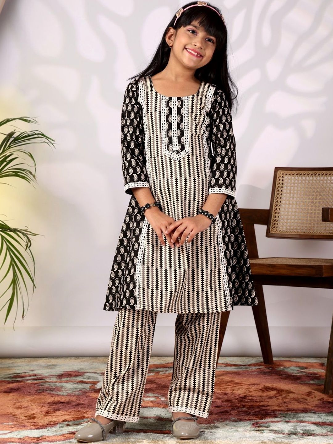 Sangria Girls Printed Pure Cotton Round Neck Kurta & Trousers-picture-11