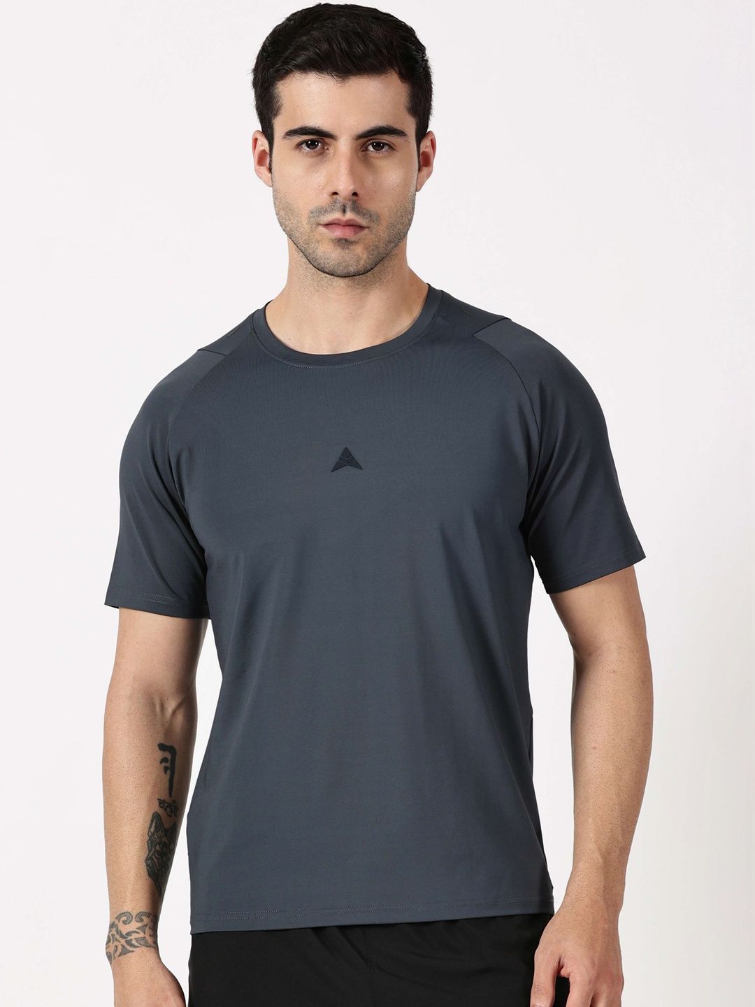 KLERV Men Brand Logo Dry Tech T-shirt-image-5