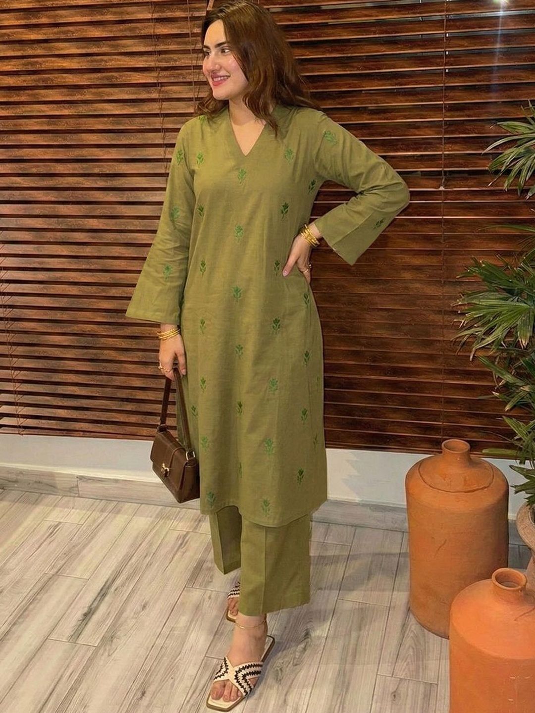 anouk rustic Aaghnya Women Ethnic Motifs Embroidered Regular Thread Work Kurta with Trousers-picture-19