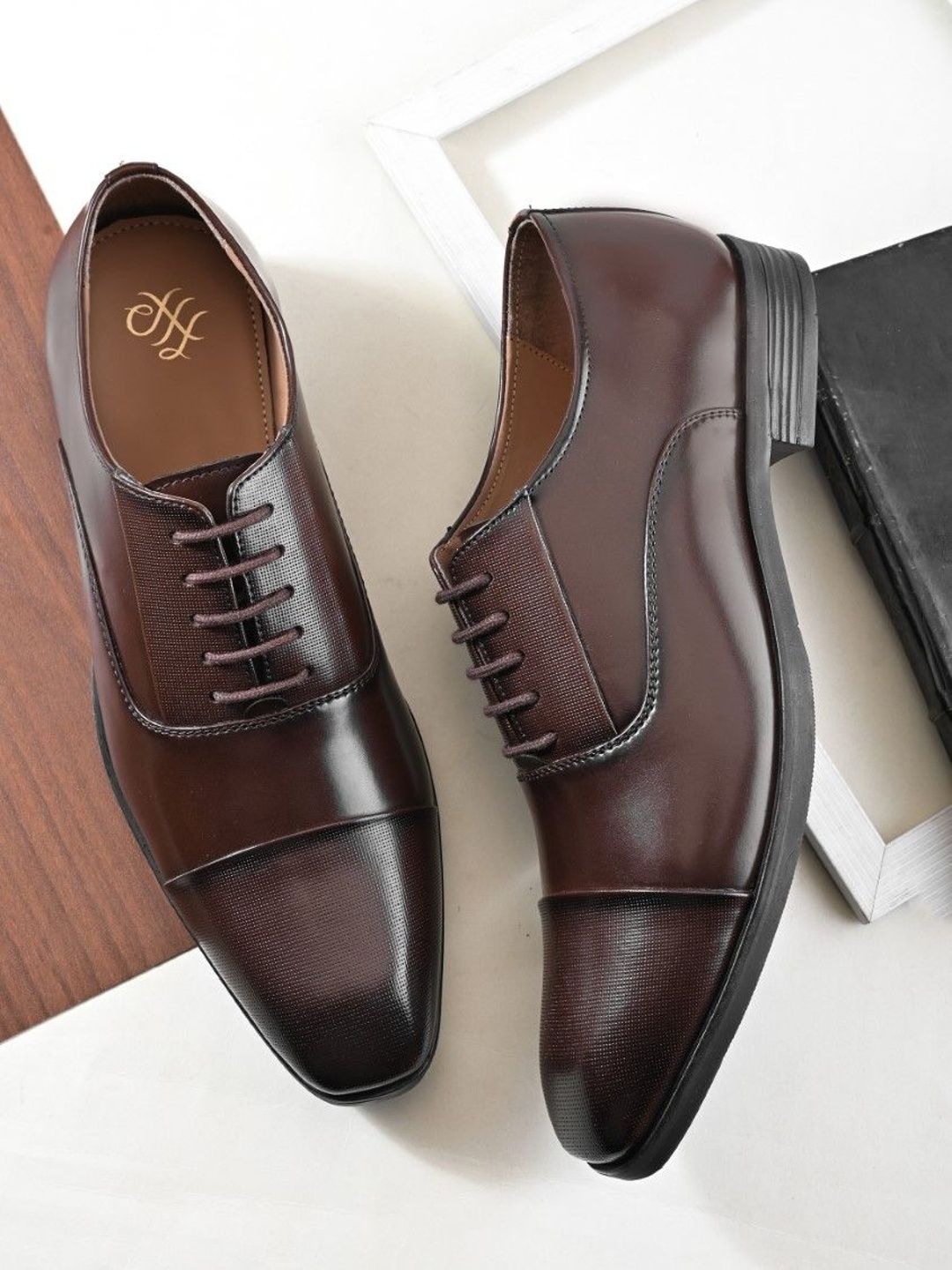 House of Pataudi Men Synthetic Leather Textured Pointed Toe Oxfords-picture-17