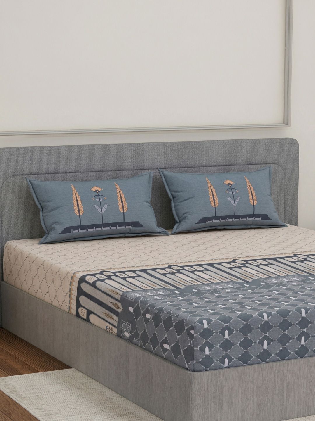 Monte Carlo Brown Leaf Printed King Bedsheet With 2 Pillow Covers 106" x 98"-image-42