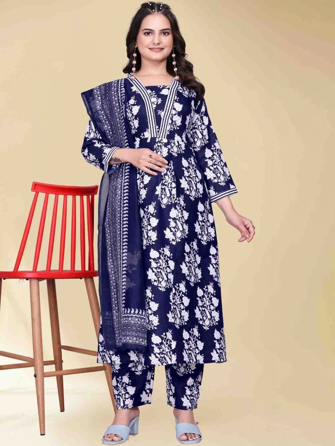 Moda Rapido Women Floral Printed Regular Kurta with Trousers & With Dupatta-picture-22