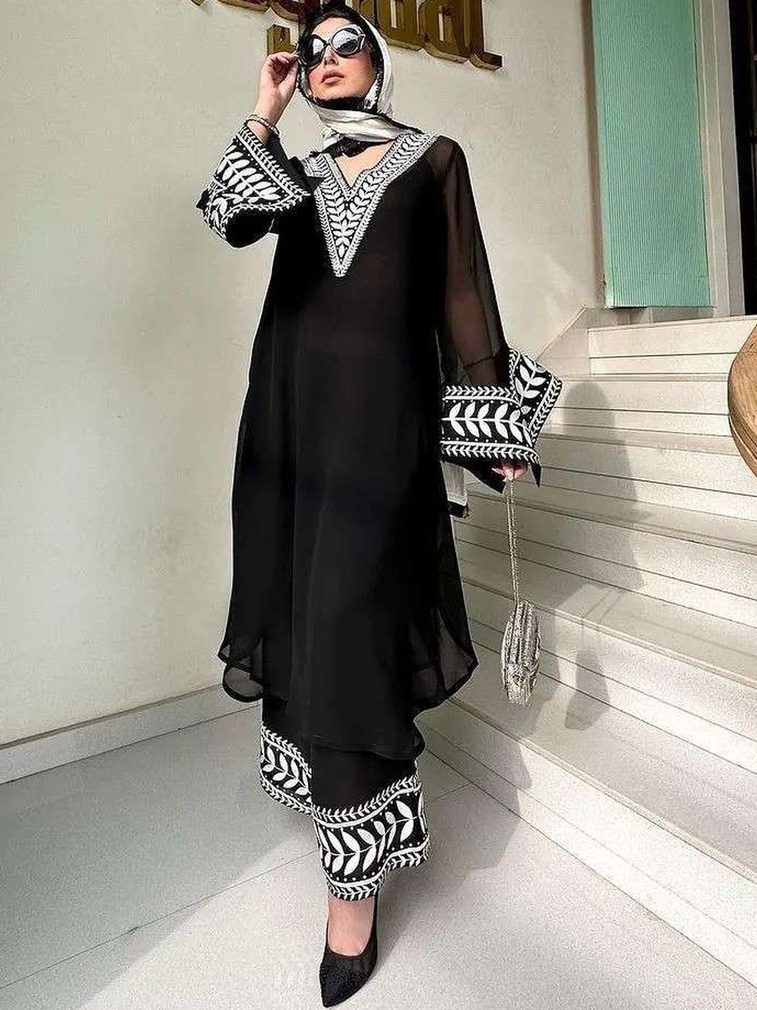 Moda Rapido Women Ethnic Motifs Embroidered Regular Thread Work Kurta with Trousers-picture-34