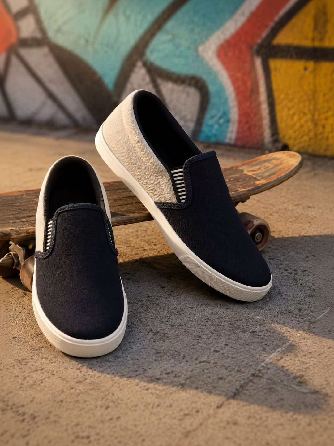JOOTIYAPA Men Colourblocked Slip-On Sneakers-picture-35