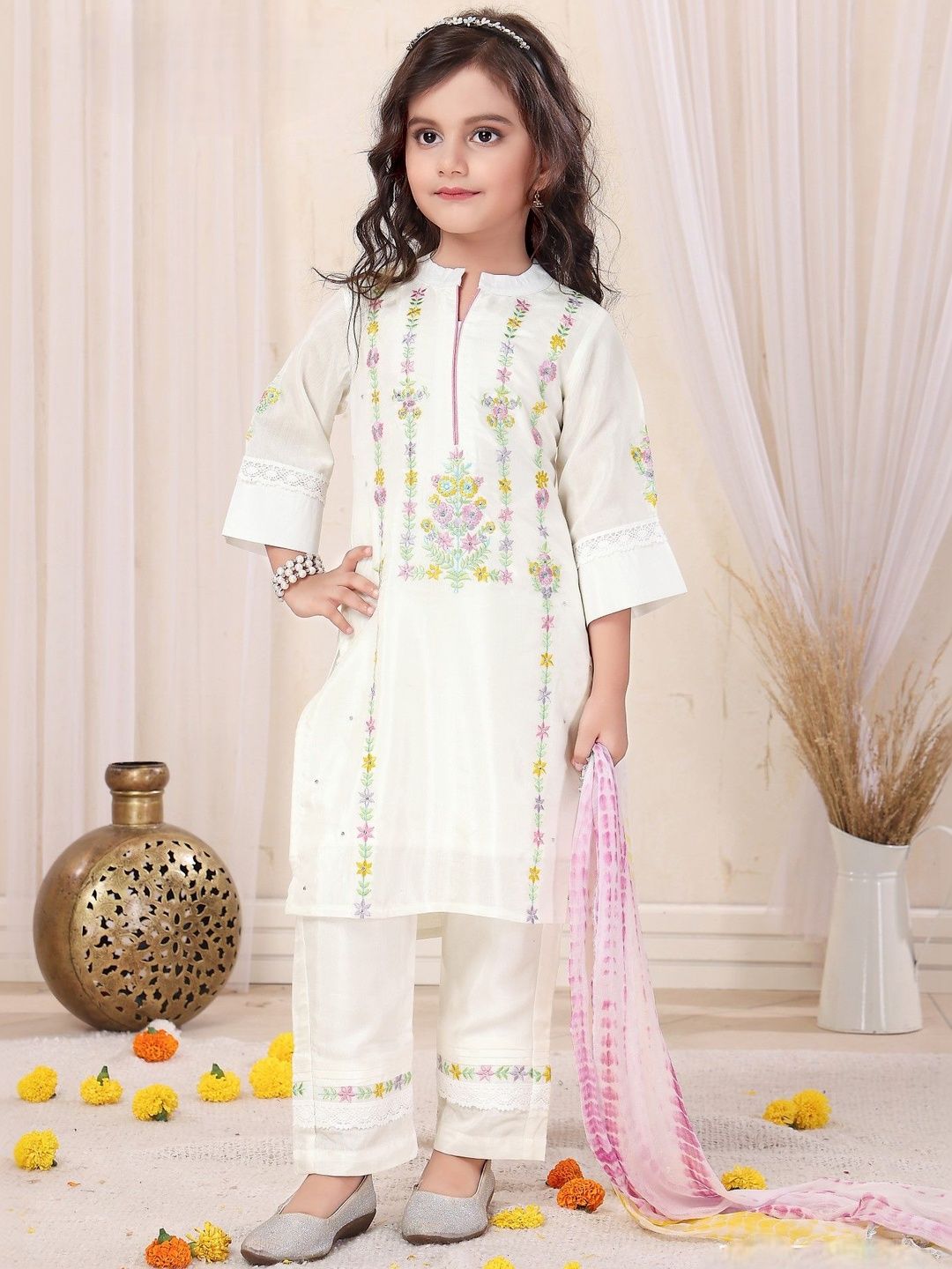 MASTARANG Girls Floral Embroidered Regular Thread Work Kurta with Trousers & With Dupatta-picture-23