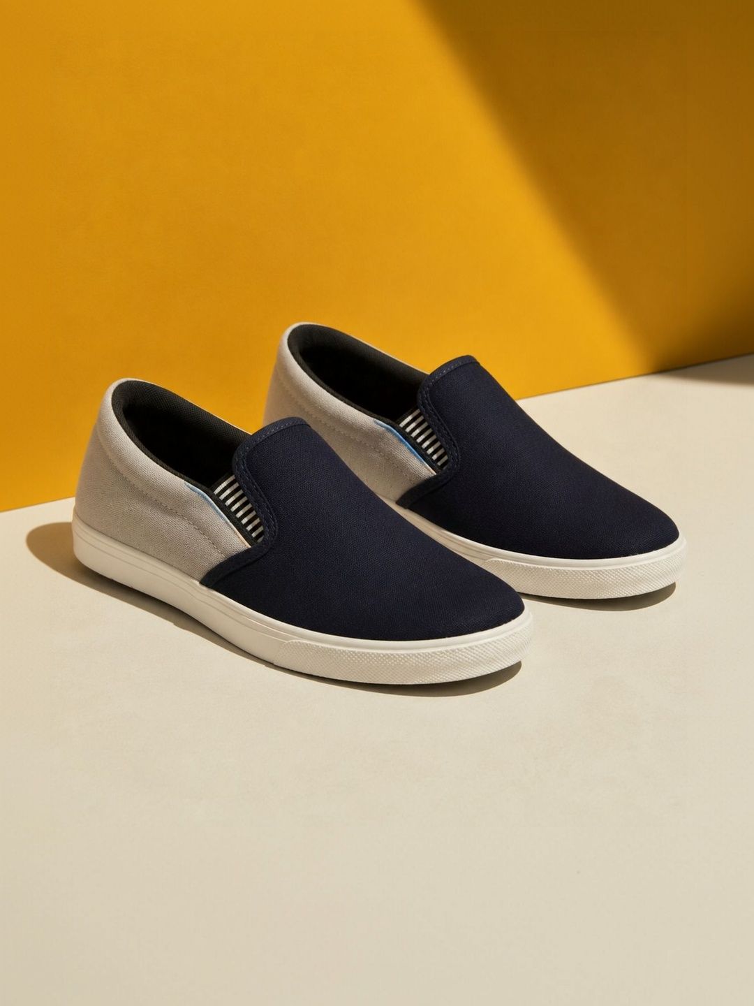 JOOTIYAPA Men Colourblocked Slip-On Sneakers-picture-10