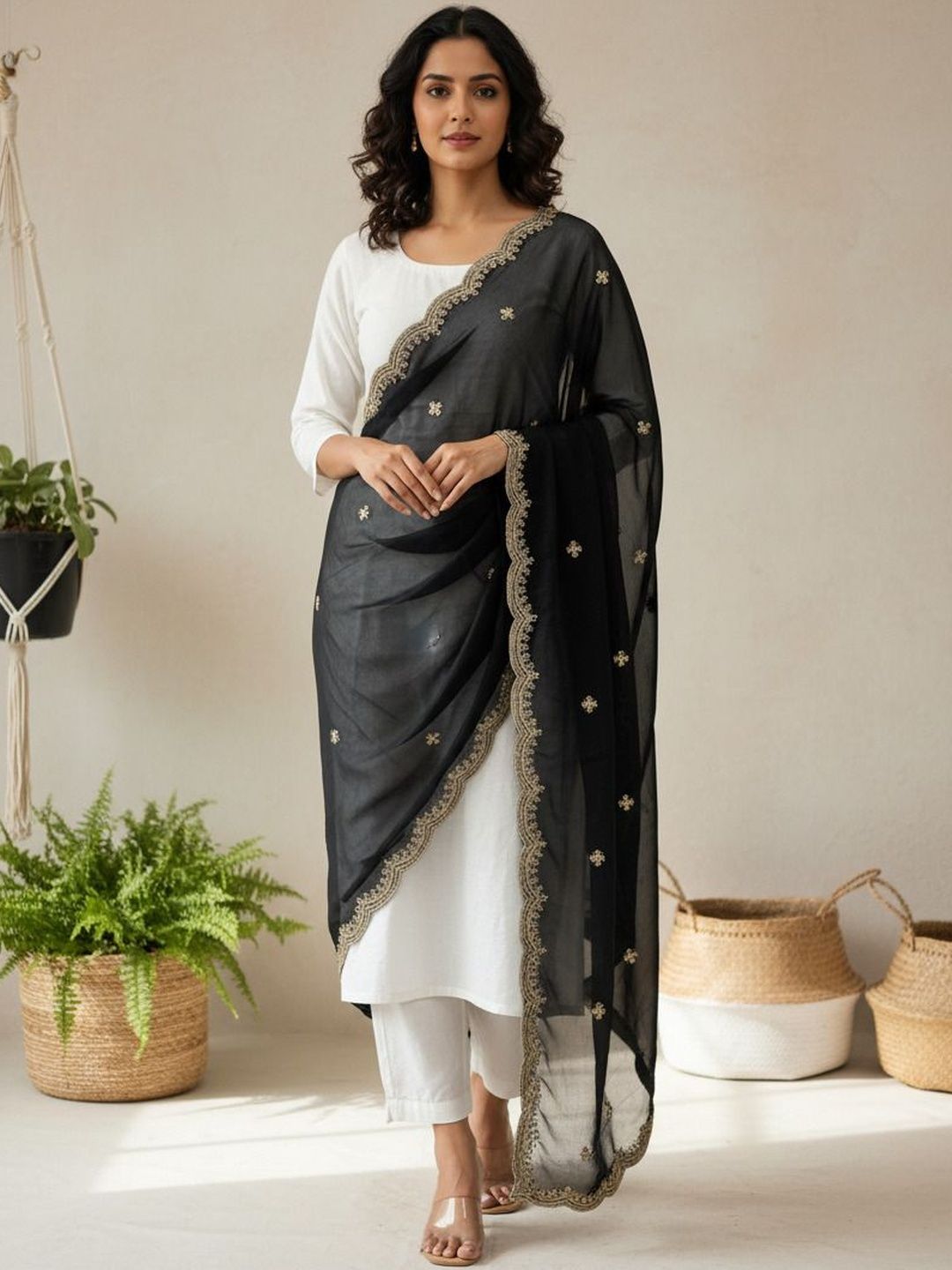 Komurr Ethnic Motifs Embroidered Dupatta with Thread Work-picture-31