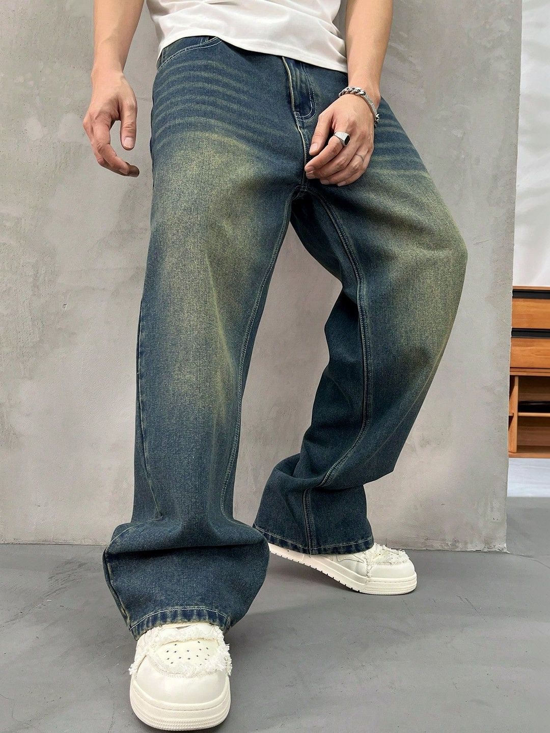 PINKLIT Men Straight Fit Mid-Rise Light Fade Jeans-image-20