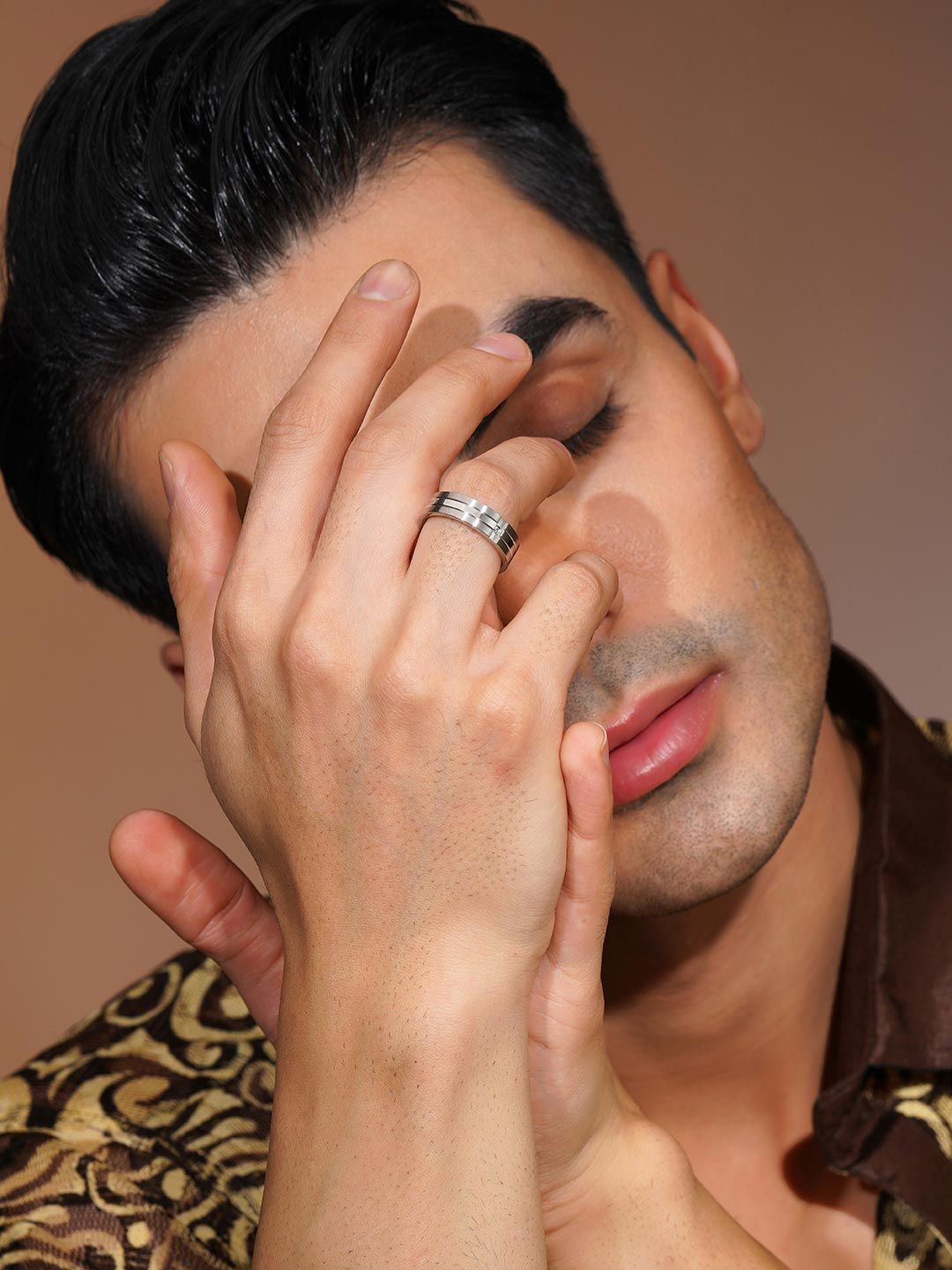 AANURA AANURA Men Silver-Tone Anti-Tarnish & Water-Proof Stainless Steel Ring