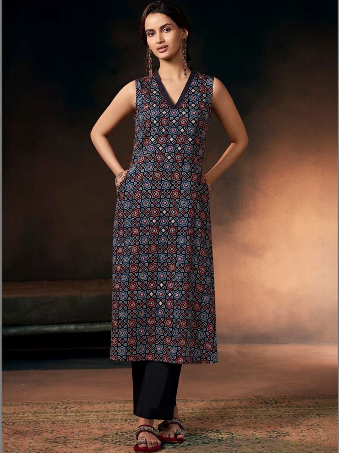 MEENA BAZAAR Since 1970 Geometric Printed V-Neck Kurti-picture-51