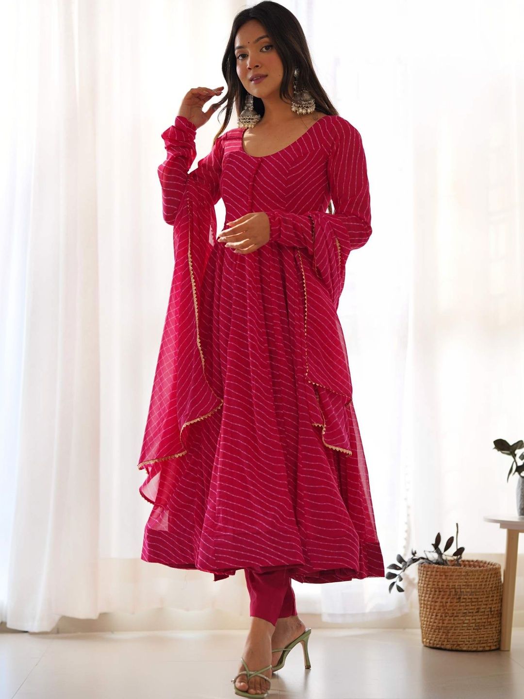 SAJAVAT ETHENIC WEAR Women Leheriya Printed Empire Kurta with Trousers & With Dupatta