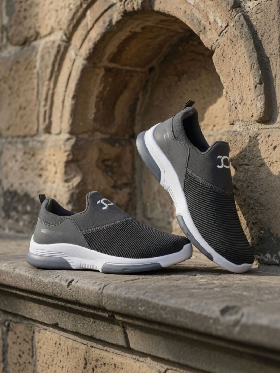 JOOTIYAPA Men Textured Sneakers-picture-31