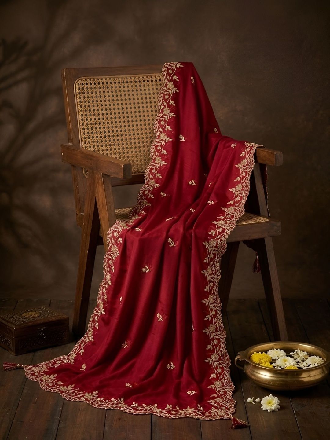 MUFFLY Embroidered Dupatta with Thread Work-picture-15