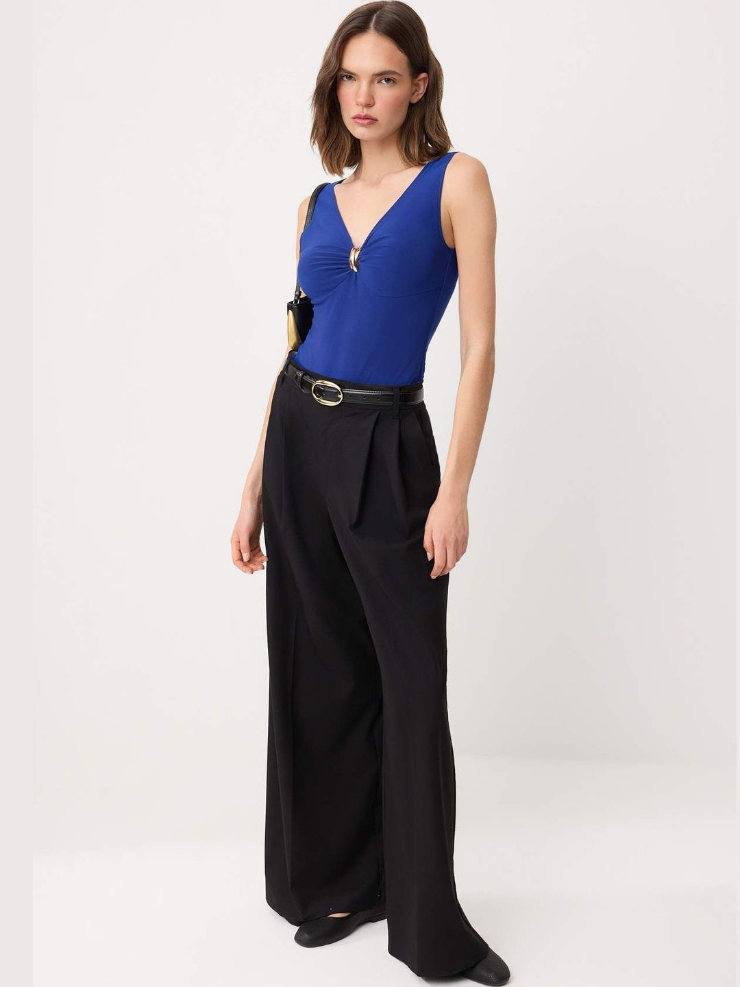 Trendyol V-Neck Bodysuit-image-24