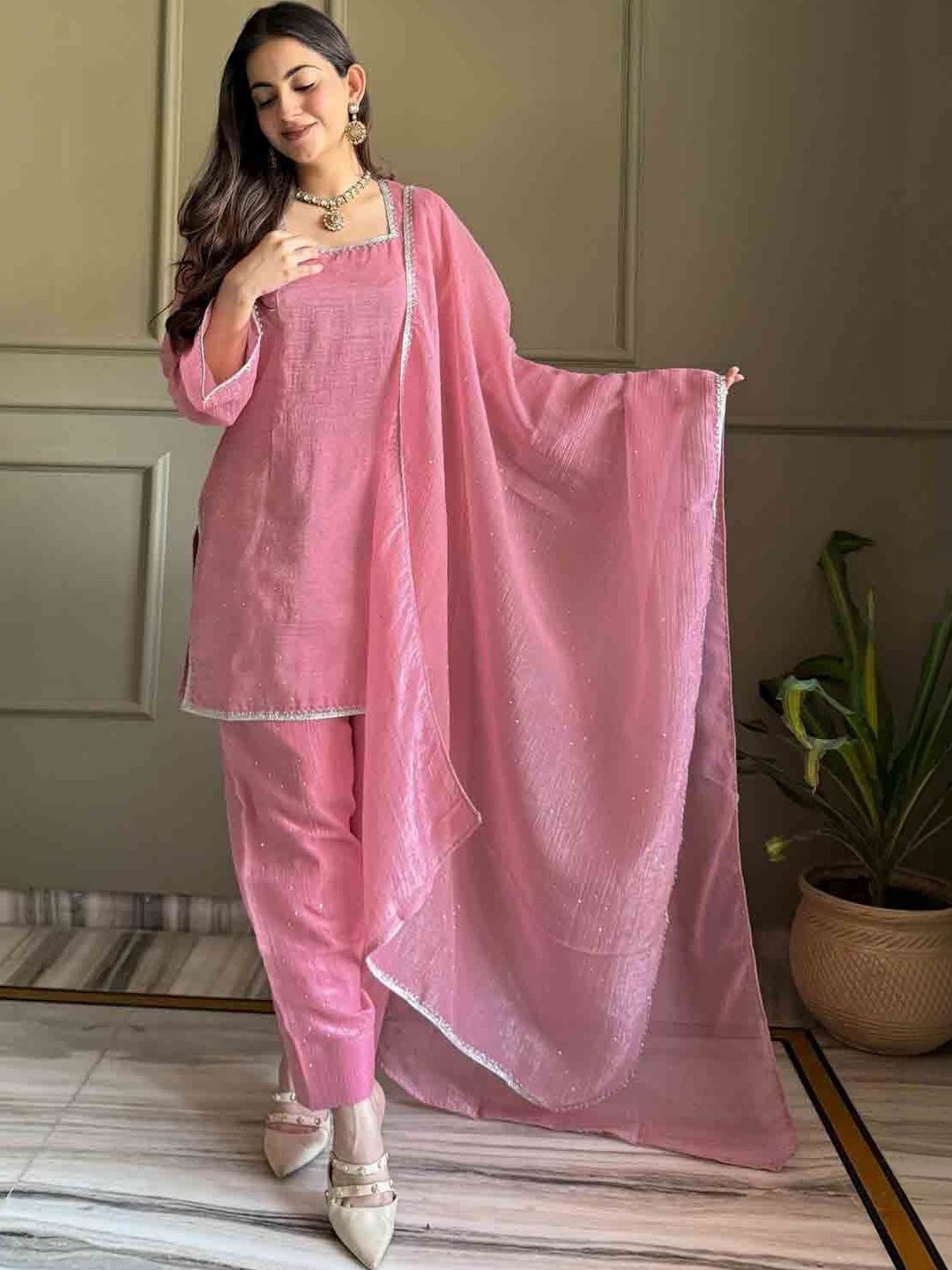 JOOZO WEAR Women Dyed Regular Kurta with Trousers & With Dupatta